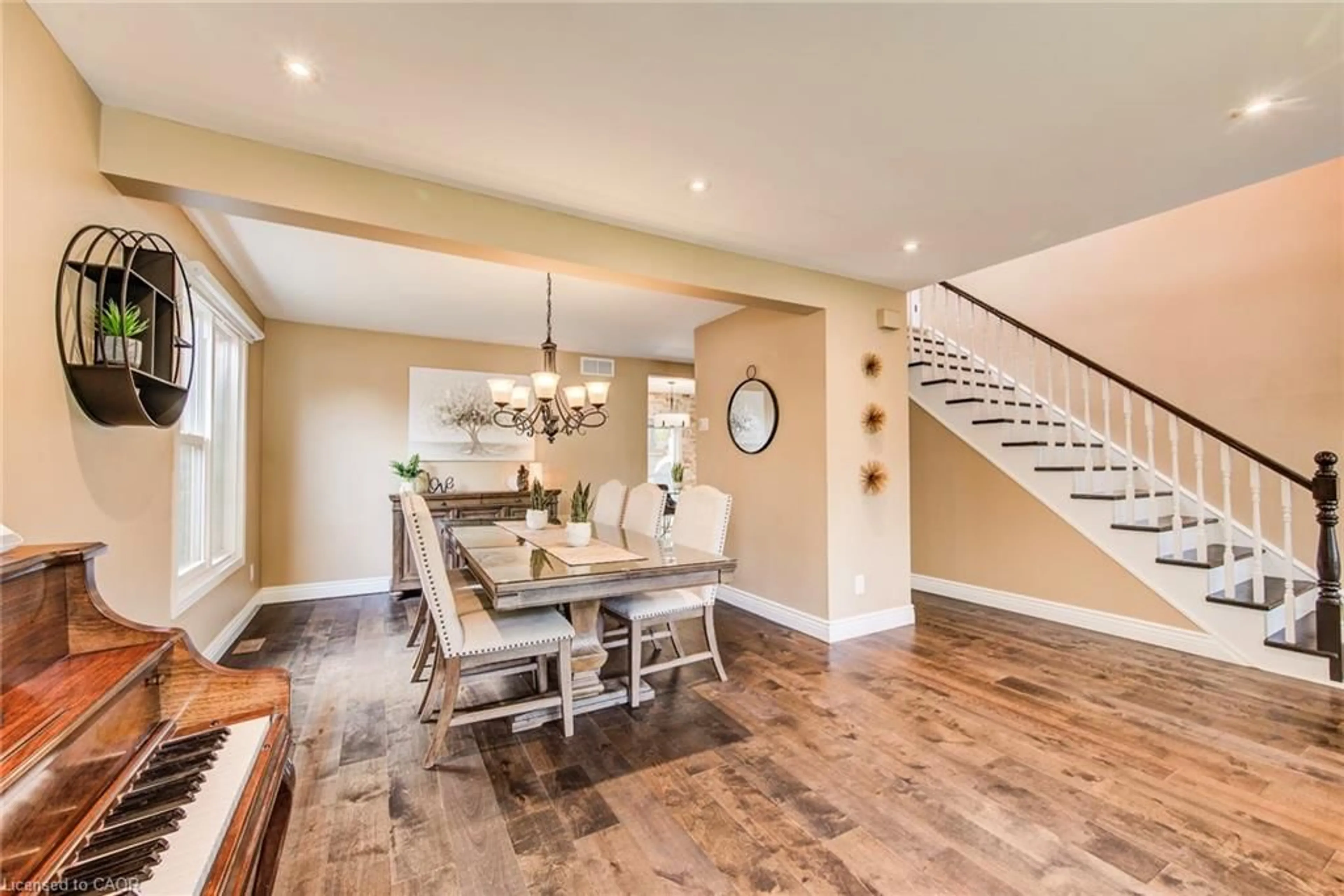 Dining room, wood/laminate floor for 295 Wiltshire Pl, Waterloo Ontario N2T 1R3