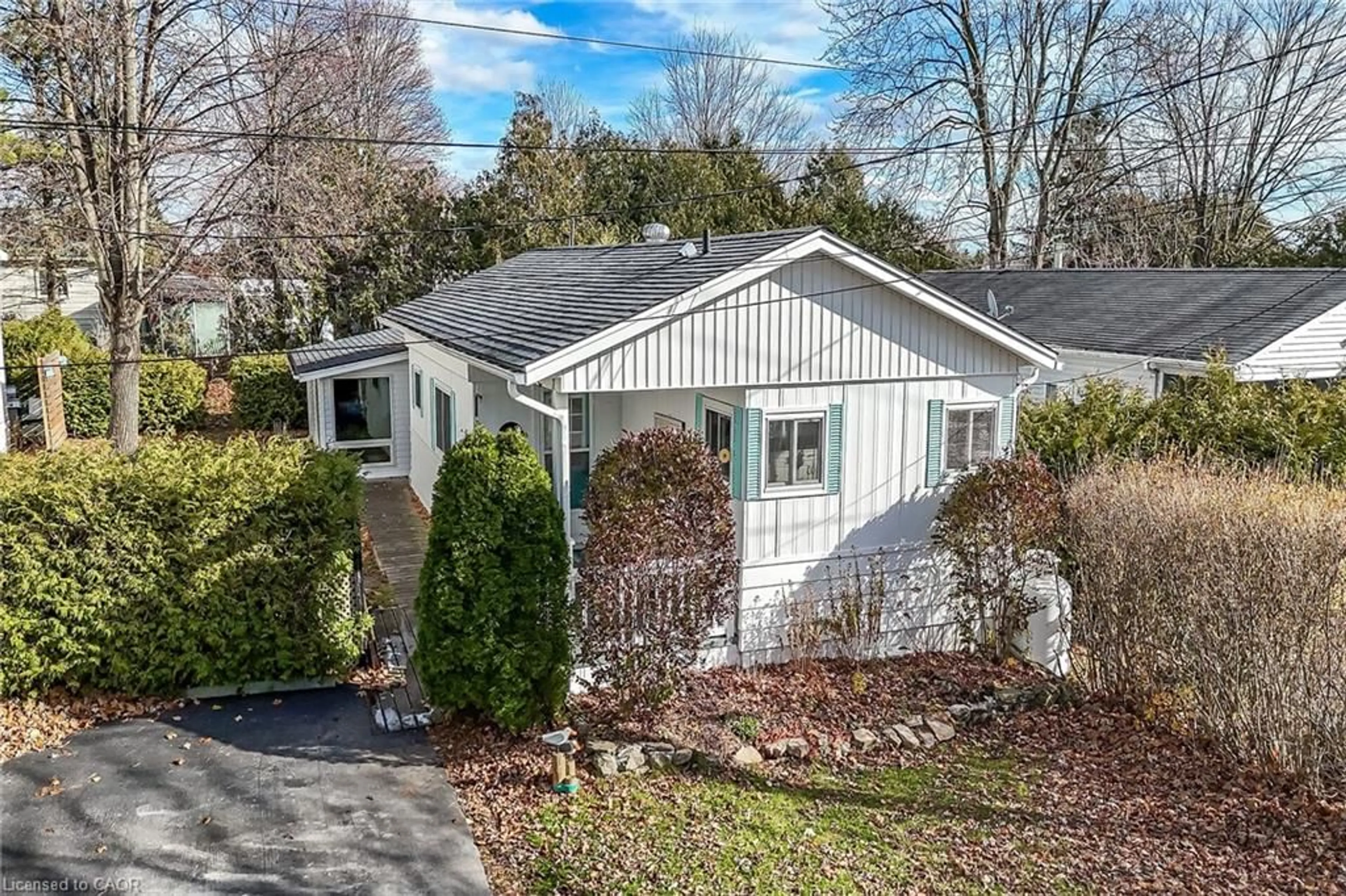 A pic from outside/outdoor area/front of a property/back of a property/a pic from drone, street for 45 Park Lane, Millgrove Ontario N0B 2J0