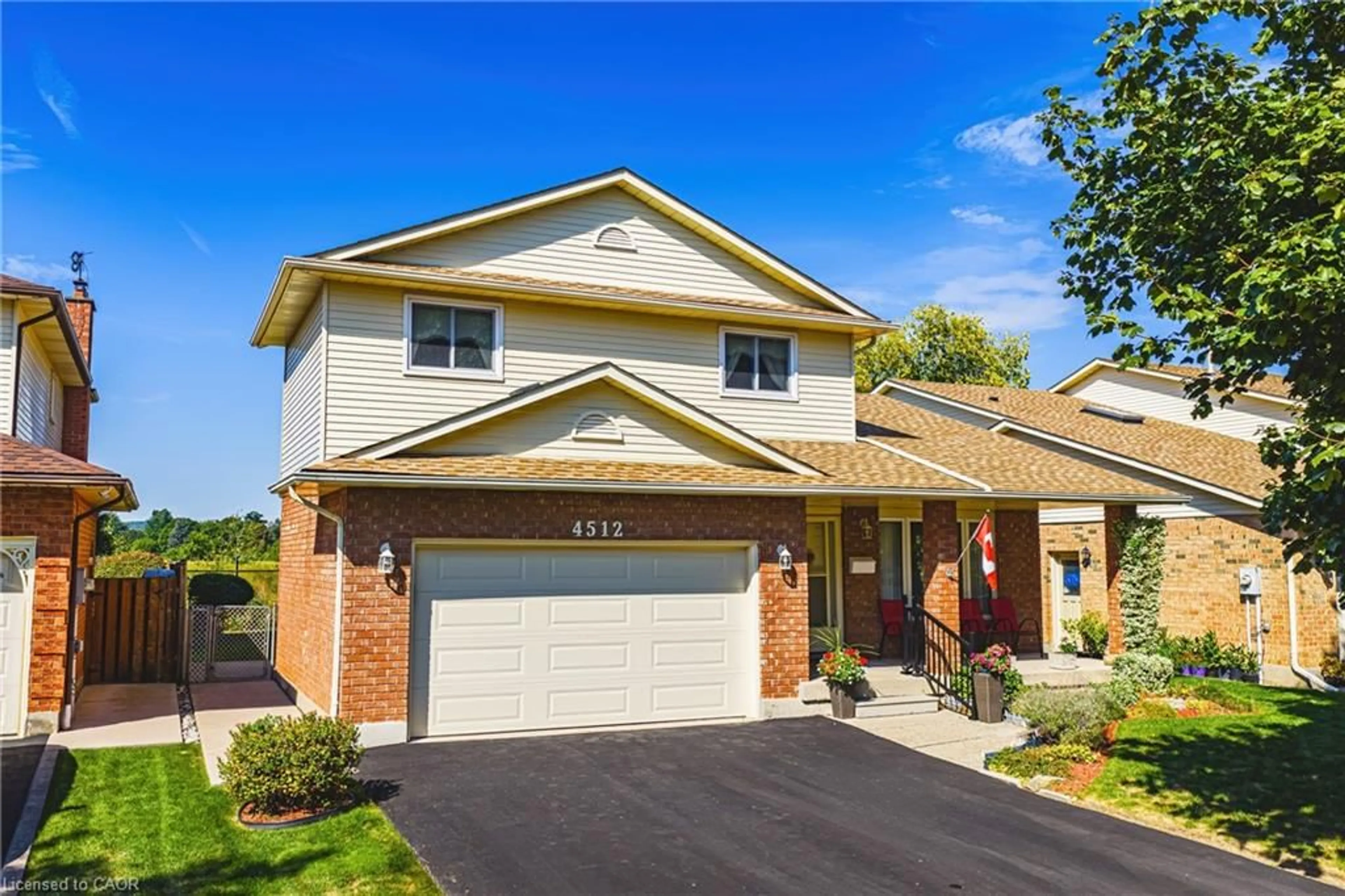 Home with brick exterior material, street for 4512 Green Meadow Blvd, Lincoln Ontario L3J 0A8