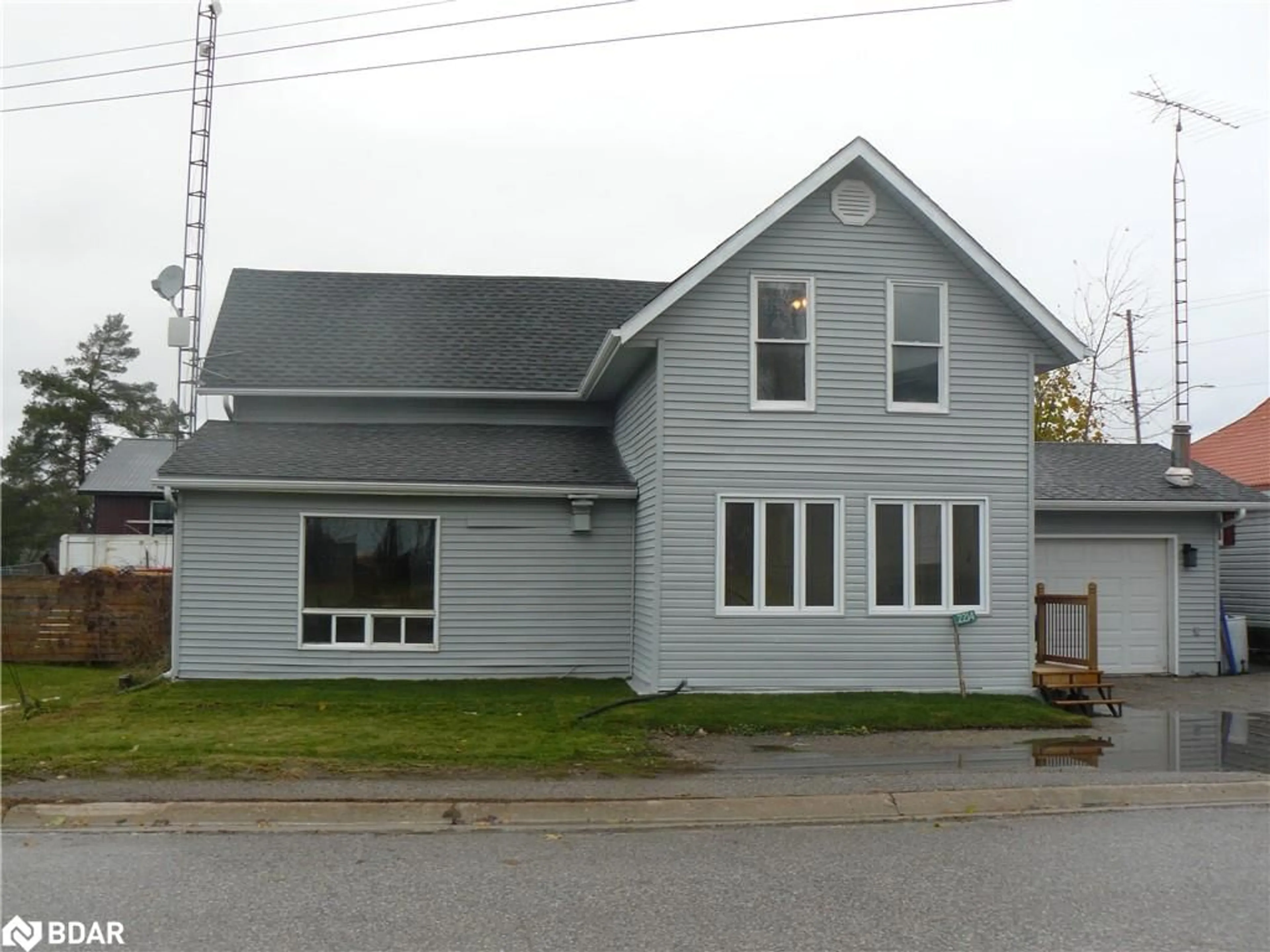 Home with vinyl exterior material, building for 2214 Concession 10 Rd, Brechin Ontario L0K 1B0