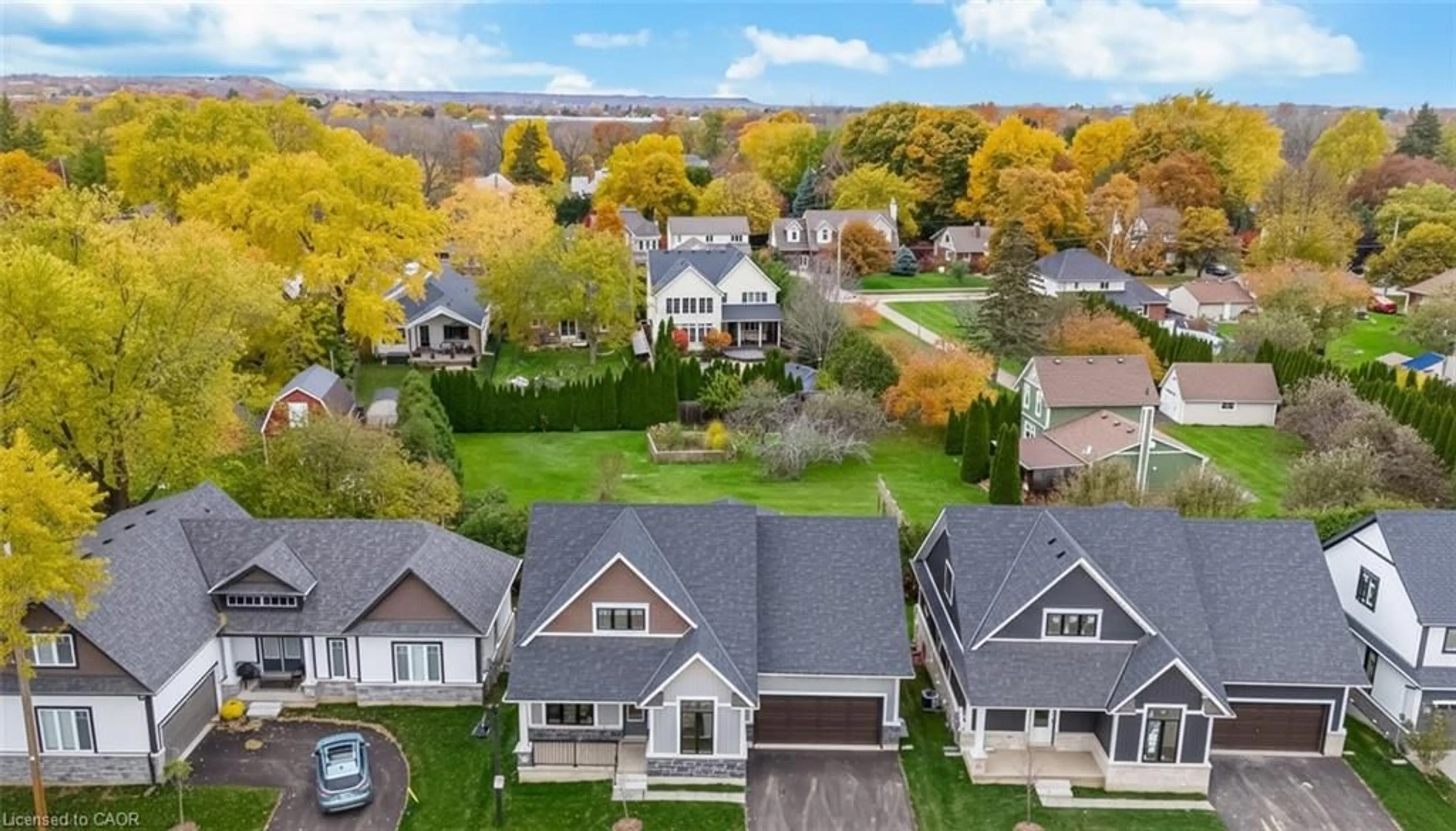 A pic from outside/outdoor area/front of a property/back of a property/a pic from drone, street for 2797 Red Maple Ave #4, Jordan Ontario L0R 1S0