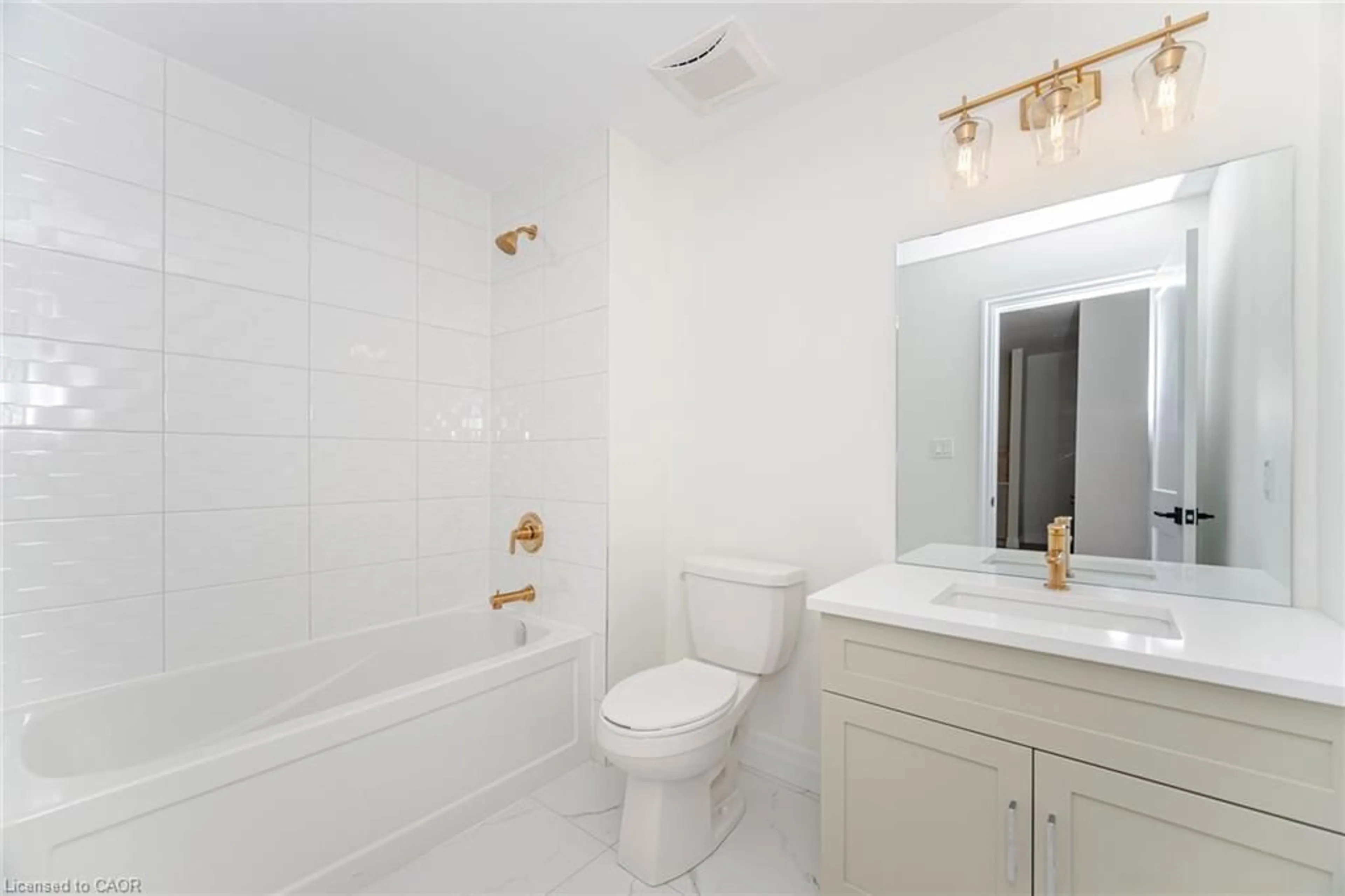 Standard bathroom, ceramic/tile floor for 2797 Red Maple Ave #4, Jordan Ontario L0R 1S0