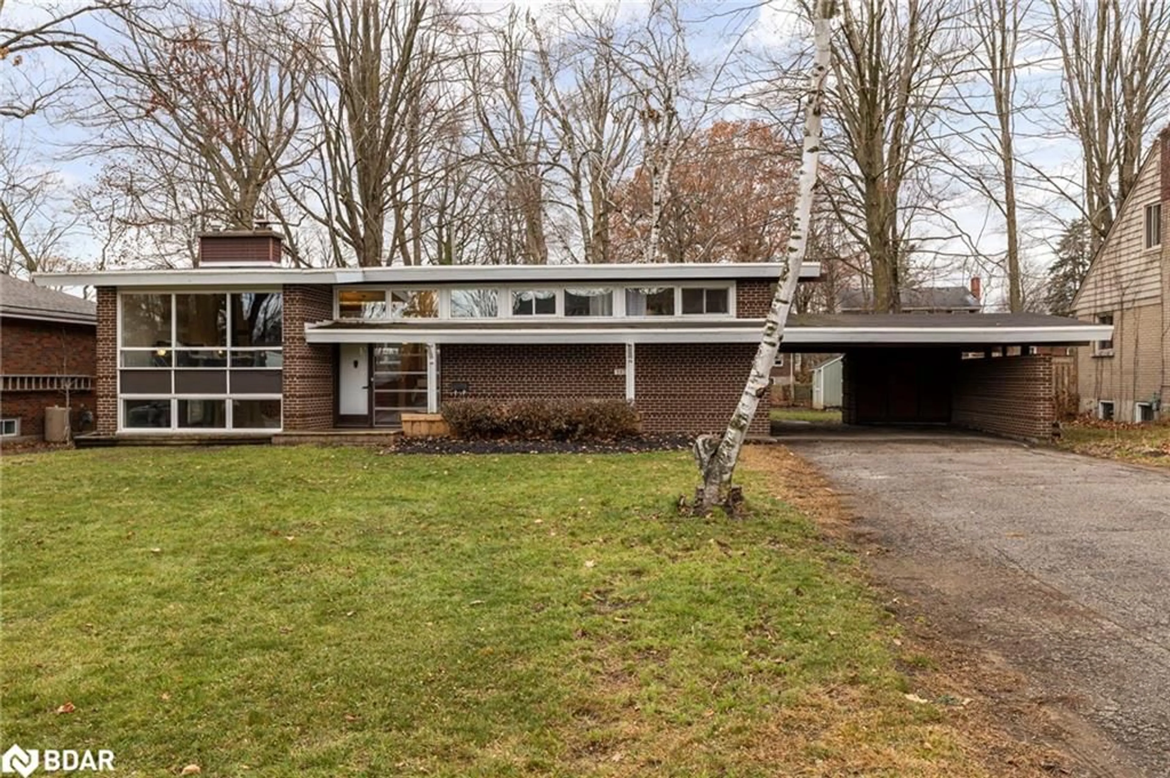 Home with brick exterior material, street for 193 Lawrence Ave, Orillia Ontario L3V 5M2