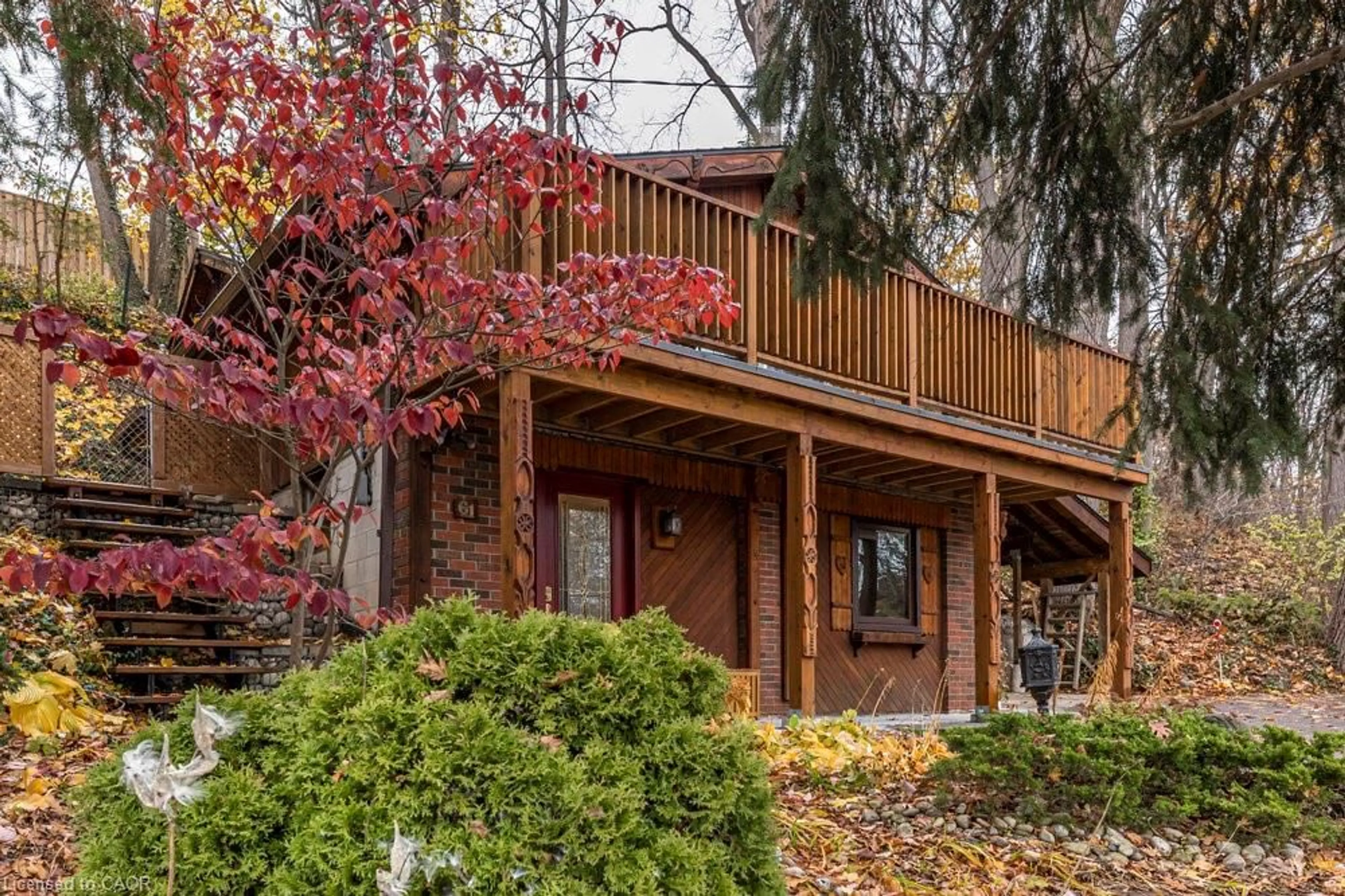 Home with brick exterior material, unknown for 61 York Rd, Dundas Ontario L9H 1L9