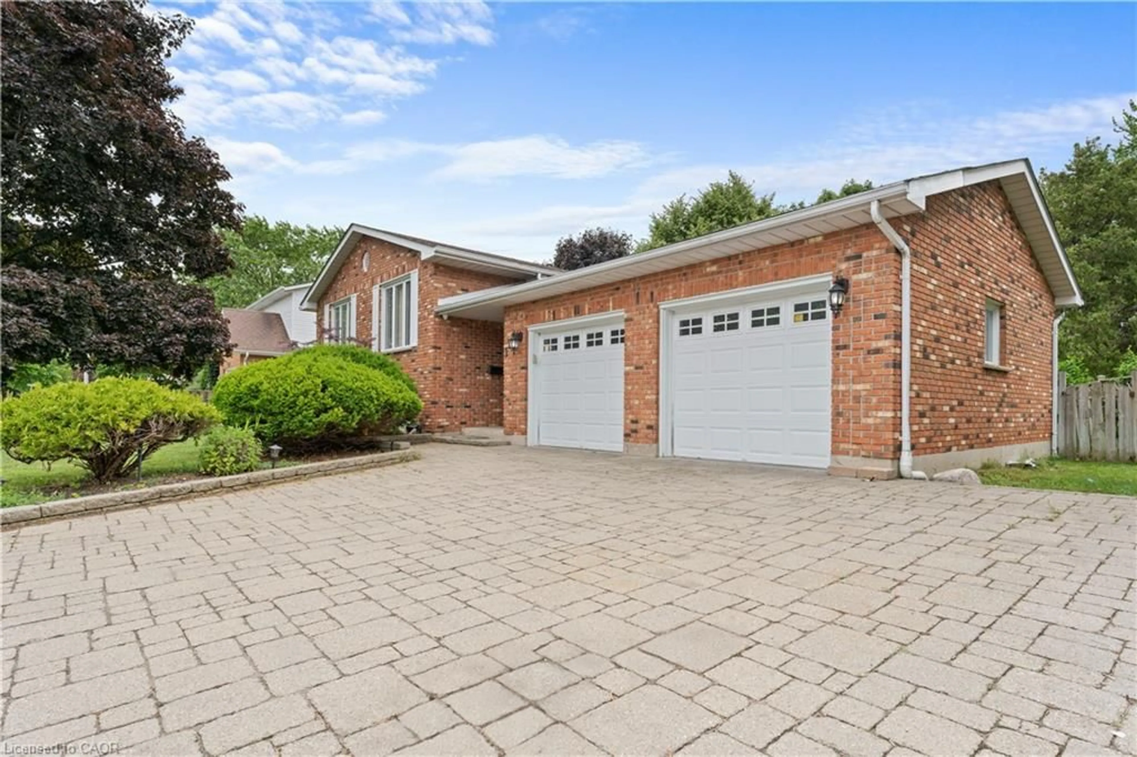 Home with brick exterior material, street for 121 Tollgate Rd, Brantford Ontario N3R 4Z9