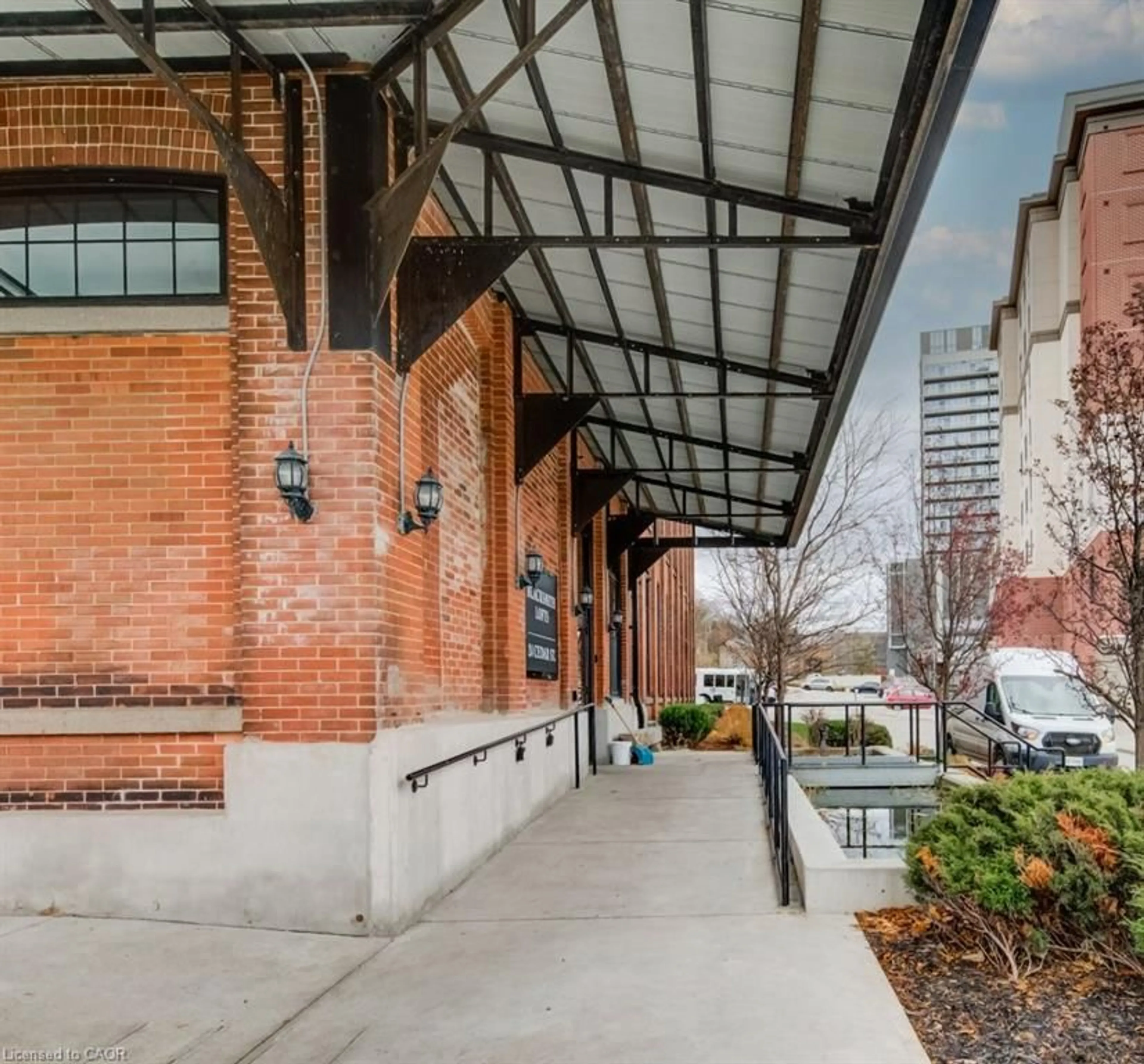 Patio, street for 24 Cedar St #105, Cambridge Ontario N1S 0B2