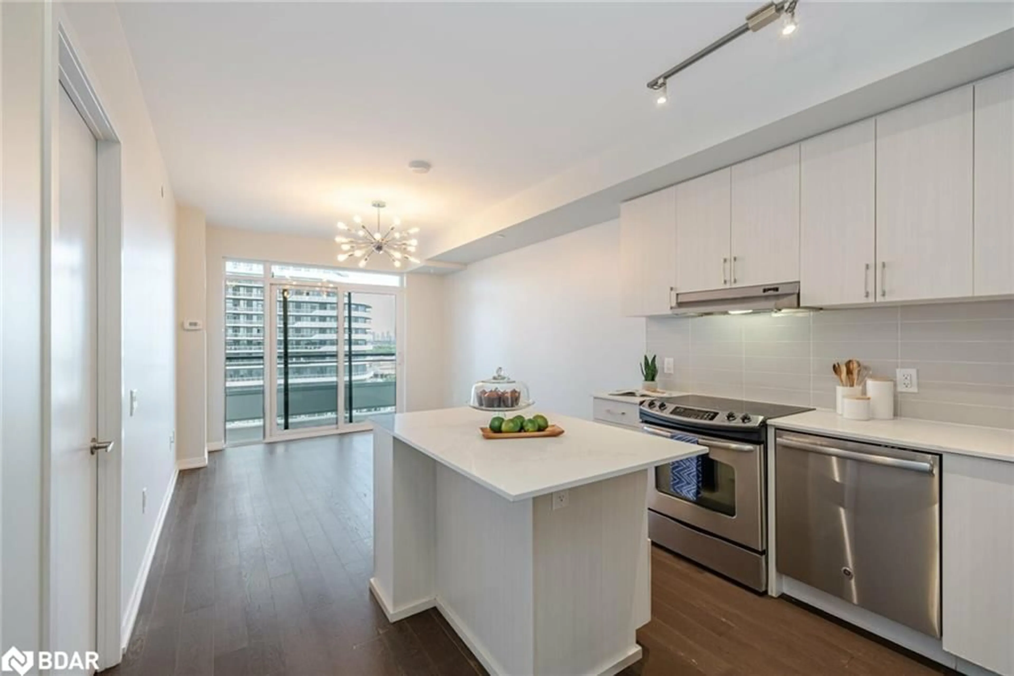 Open concept kitchen, unknown for 2560 Eglinton Ave West Ave #802, Mississauga Ontario L5M 0Y3