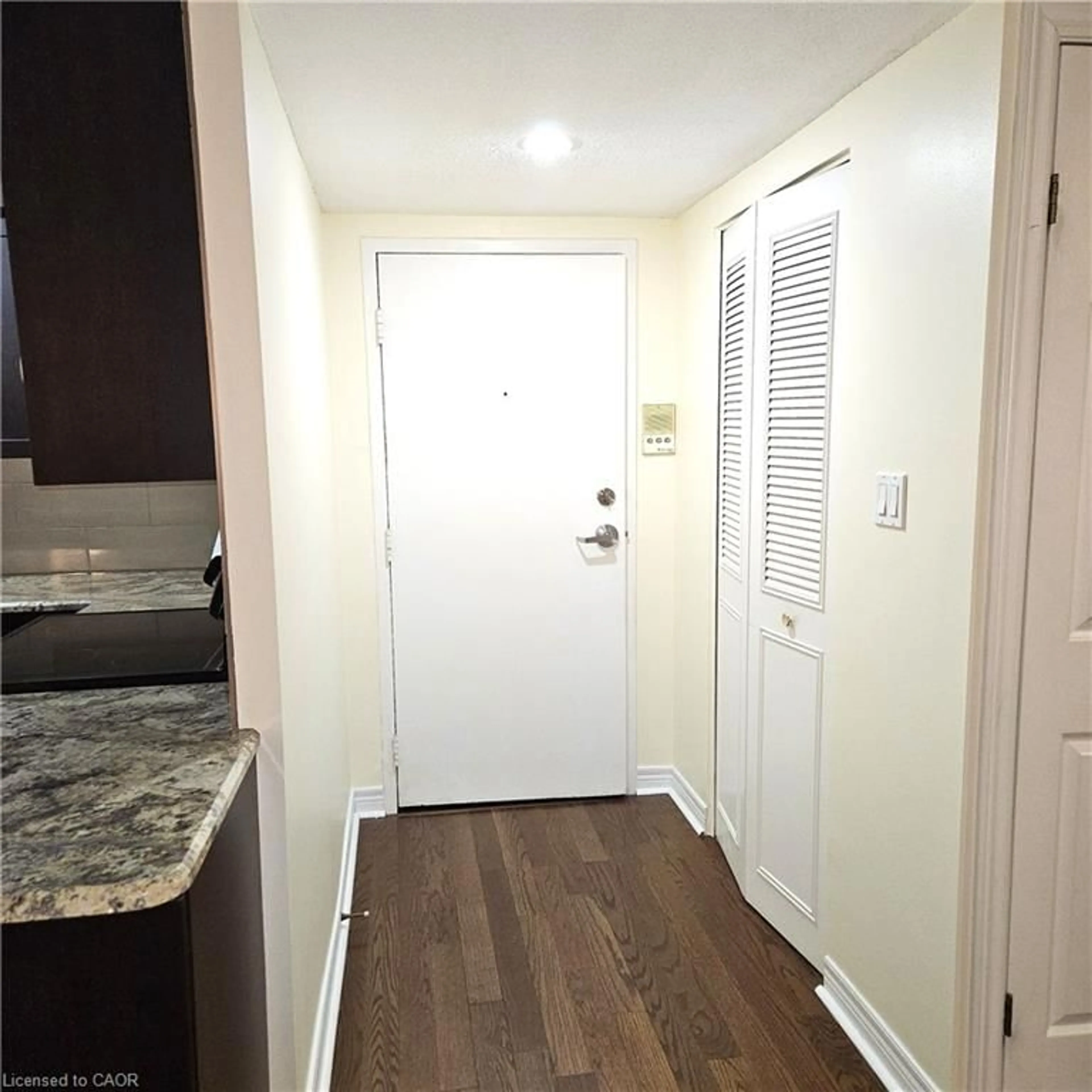 Indoor entryway for 260 Sheldon Ave #609, Kitchener Ontario N2H 6P2