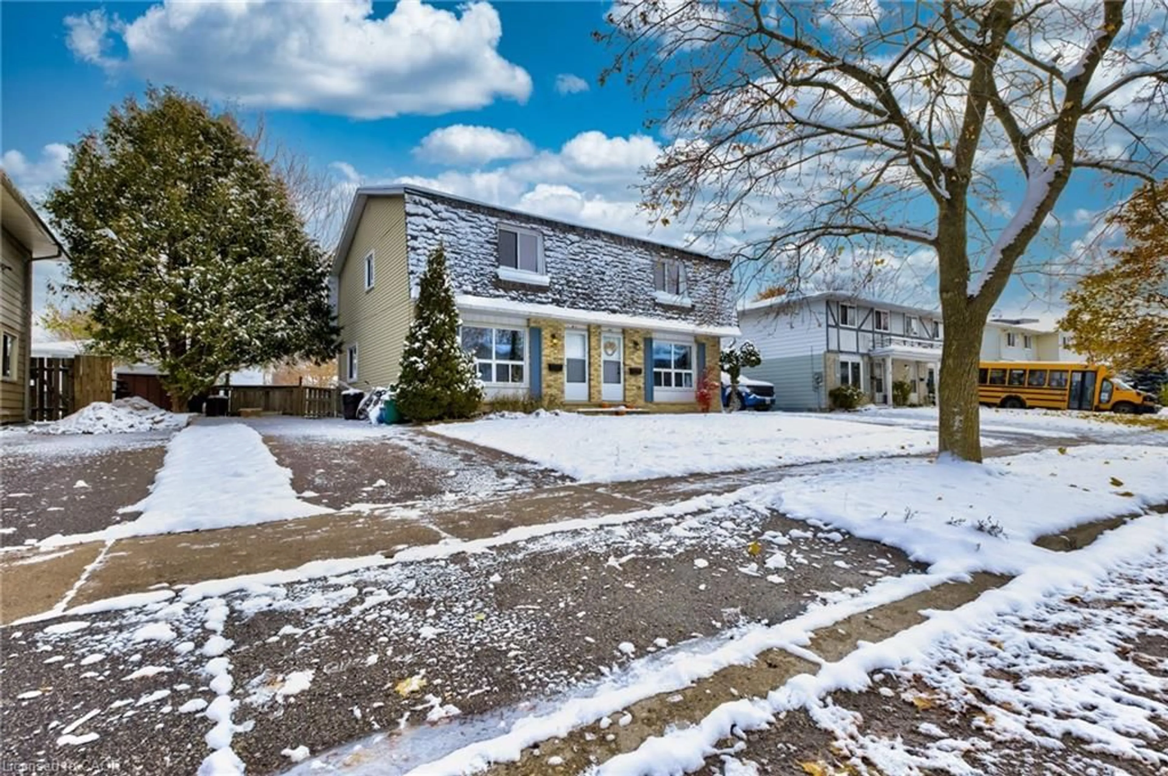 Patio, street for 30A Helene Cres, Waterloo Ontario N2L 5E5