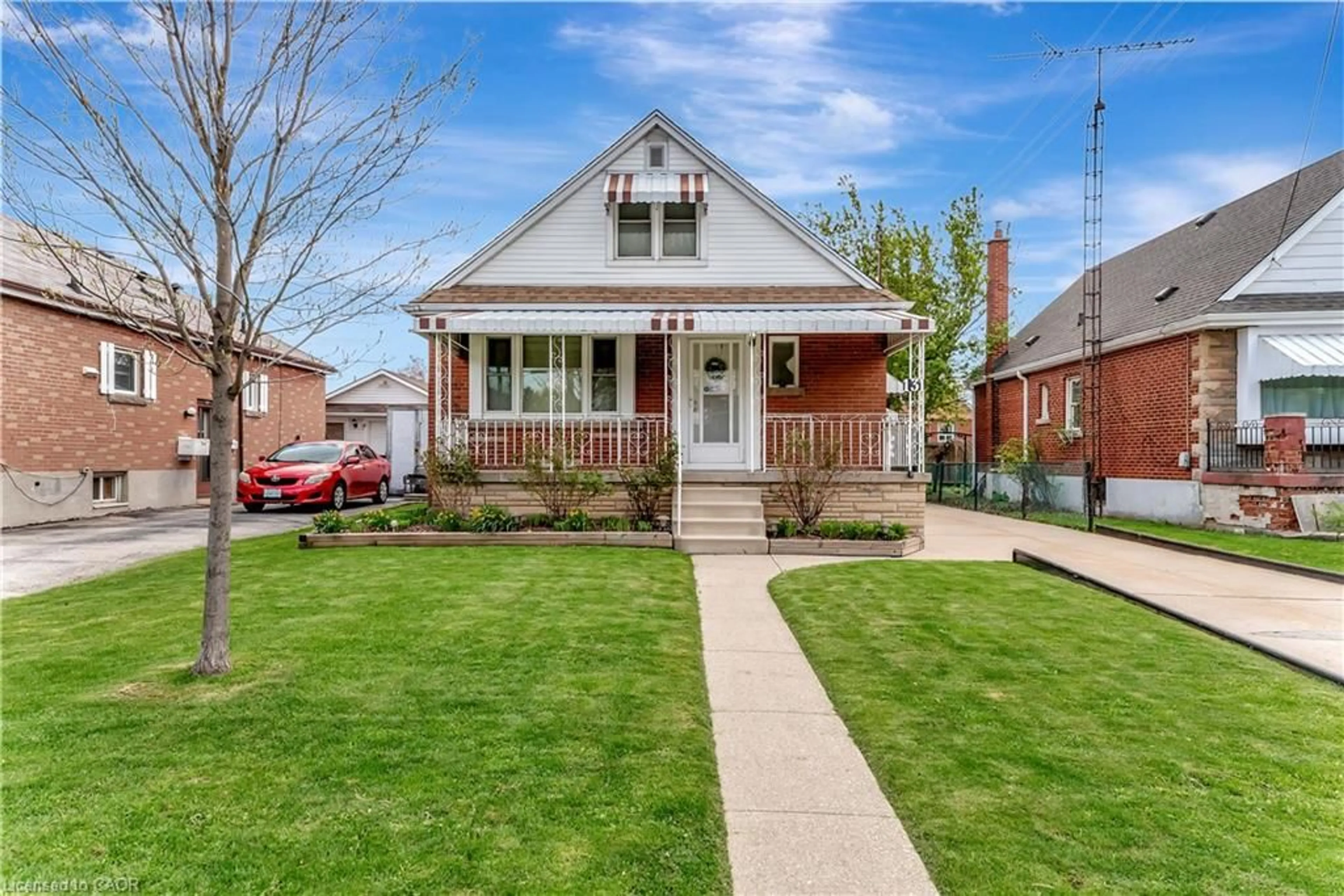 Home with brick exterior material, street for 131 East 42nd St, Hamilton Ontario L8T 3A2