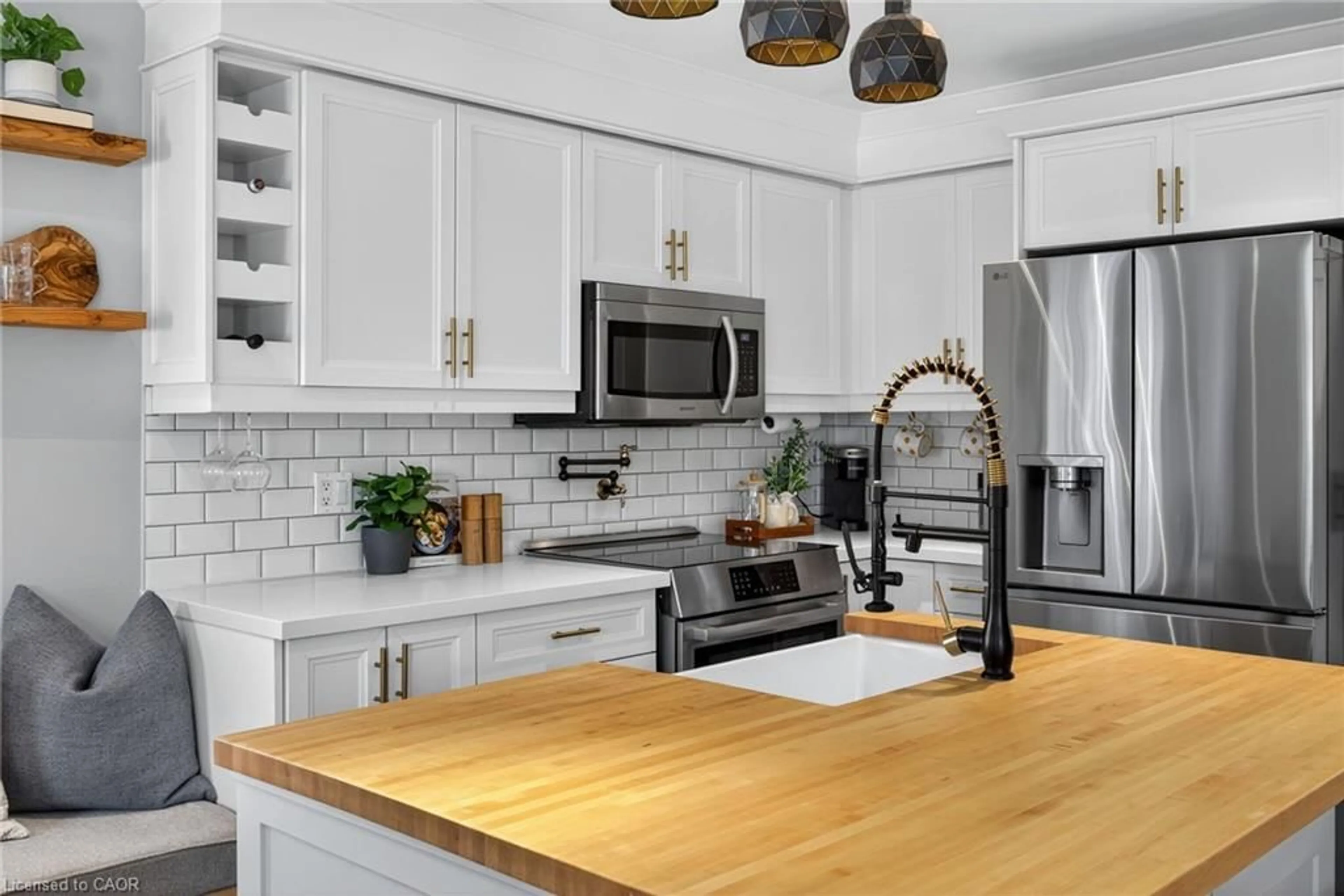 Open concept kitchen, unknown for 62 Gardenia Way, Caledon Ontario L7C 1A8