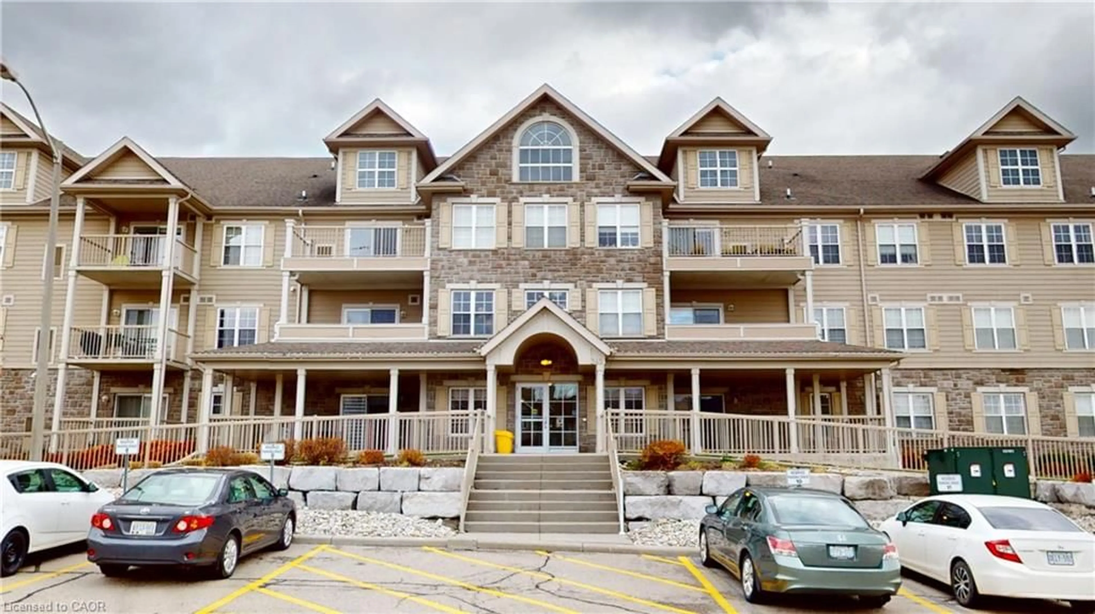 Indoor foyer for 345 Fisher Mills Rd #103, Cambridge Ontario N3C 0E5