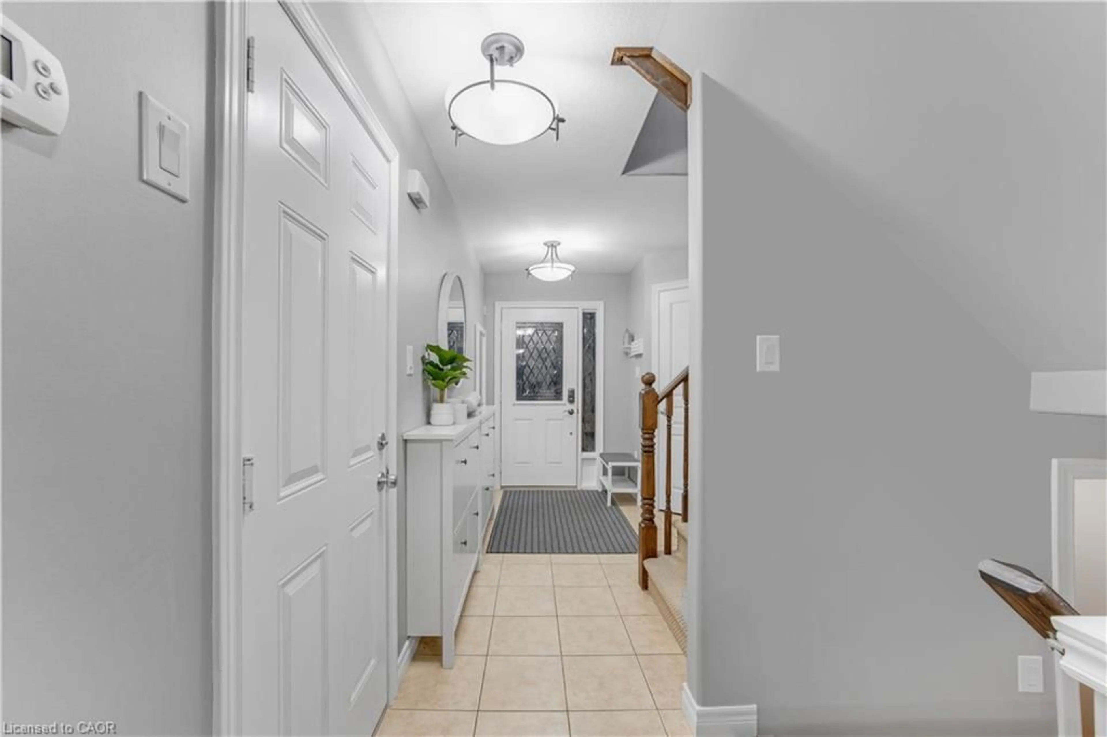 Indoor entryway for 4465 Comfort Cres, Beamsville Ontario L3J 1M3