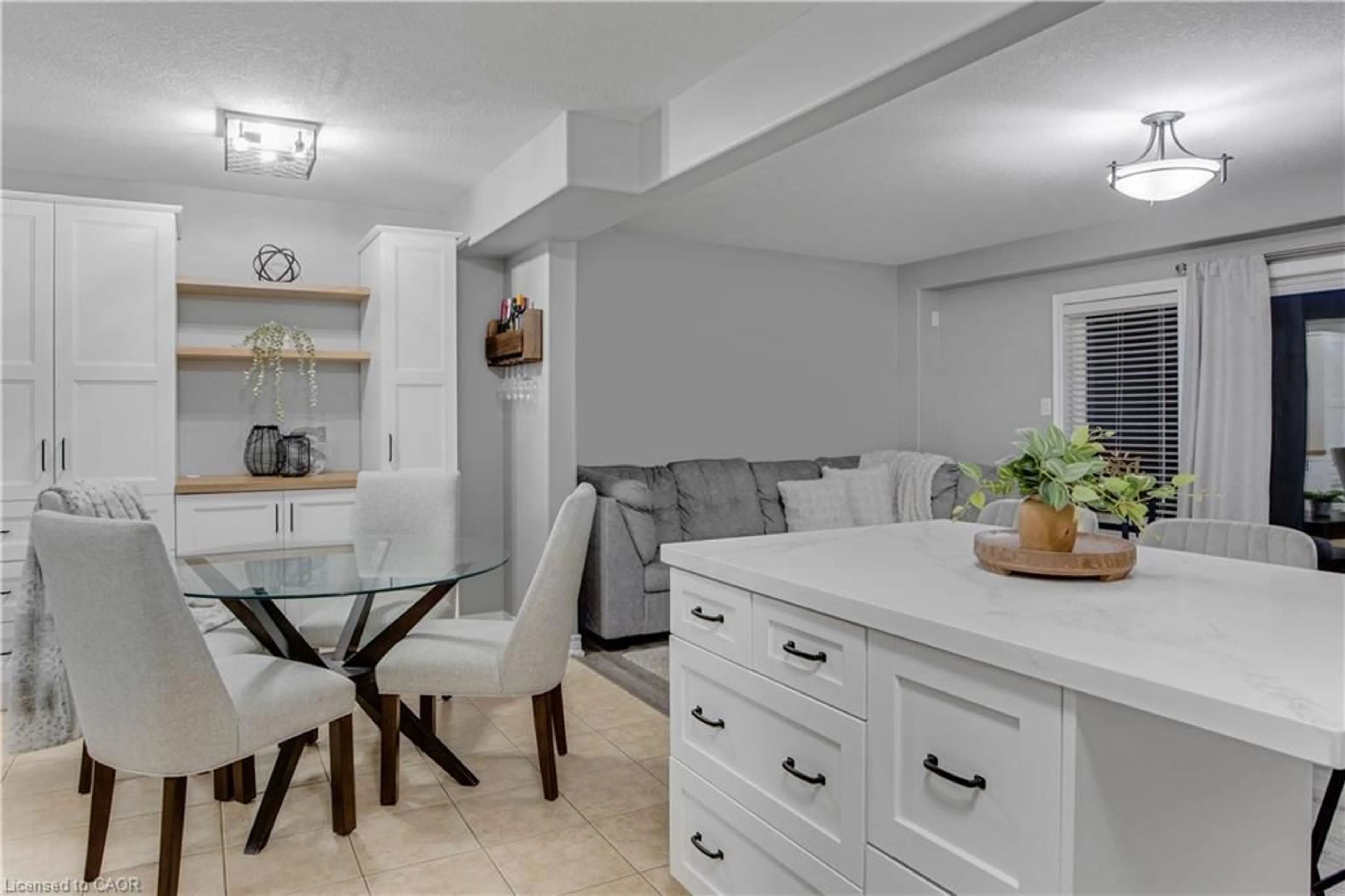 Open concept kitchen, unknown for 4465 Comfort Cres, Beamsville Ontario L3J 1M3