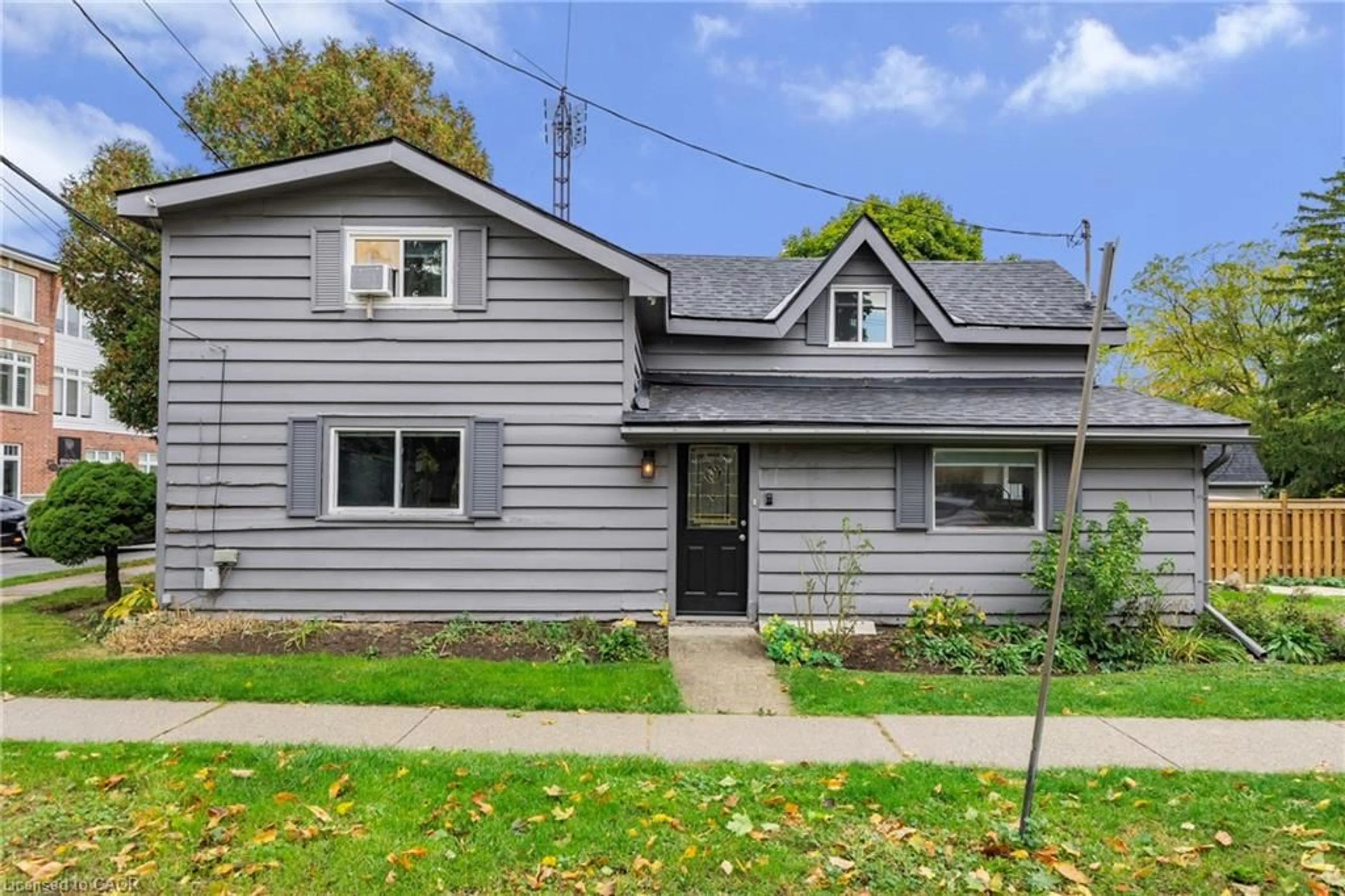 Home with vinyl exterior material, street for 2 Griffin St, Waterdown Ontario L0R 2H0