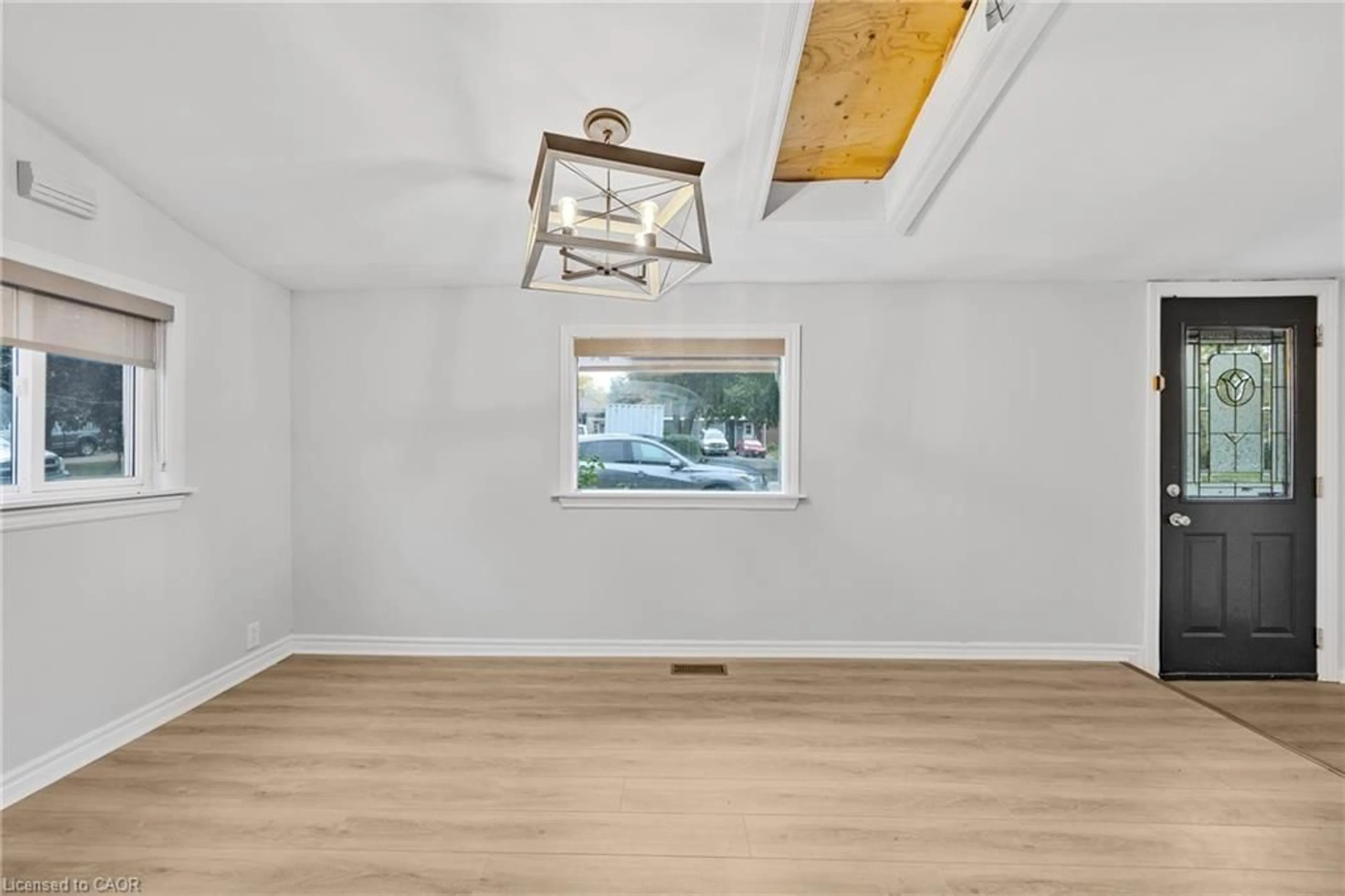 A pic of a room for 2 Griffin St, Waterdown Ontario L0R 2H0