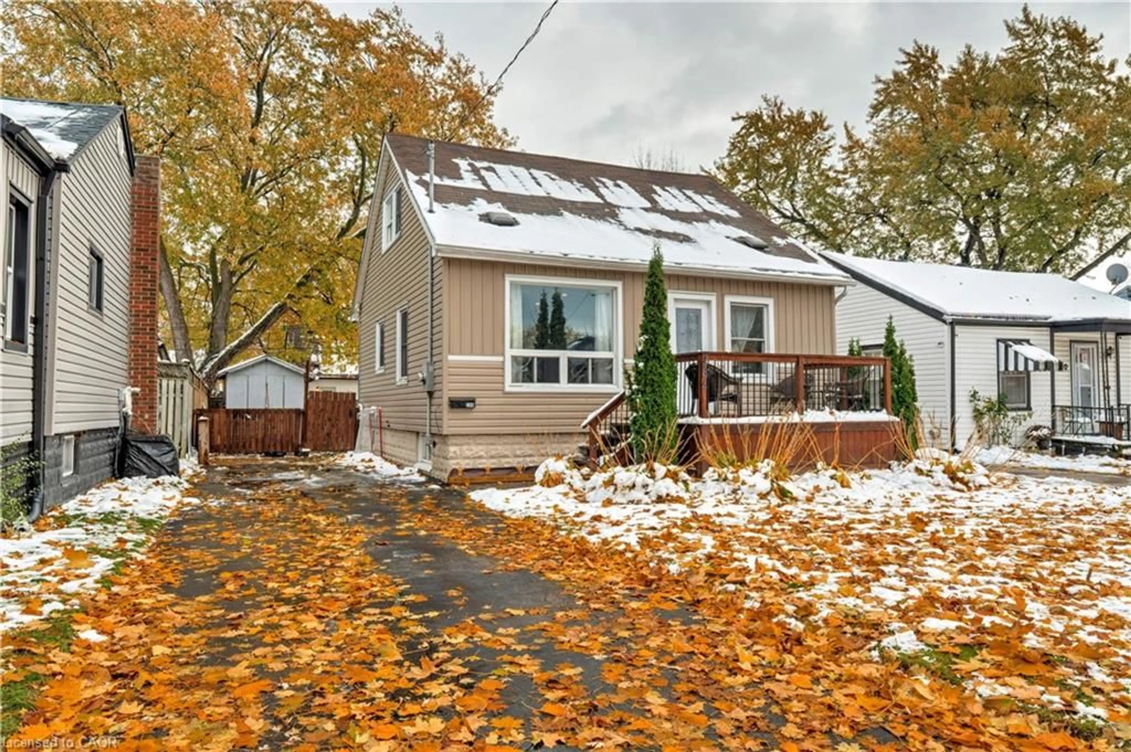 Home with vinyl exterior material, street for 284 Walter Ave, Hamilton Ontario L8H 5R4