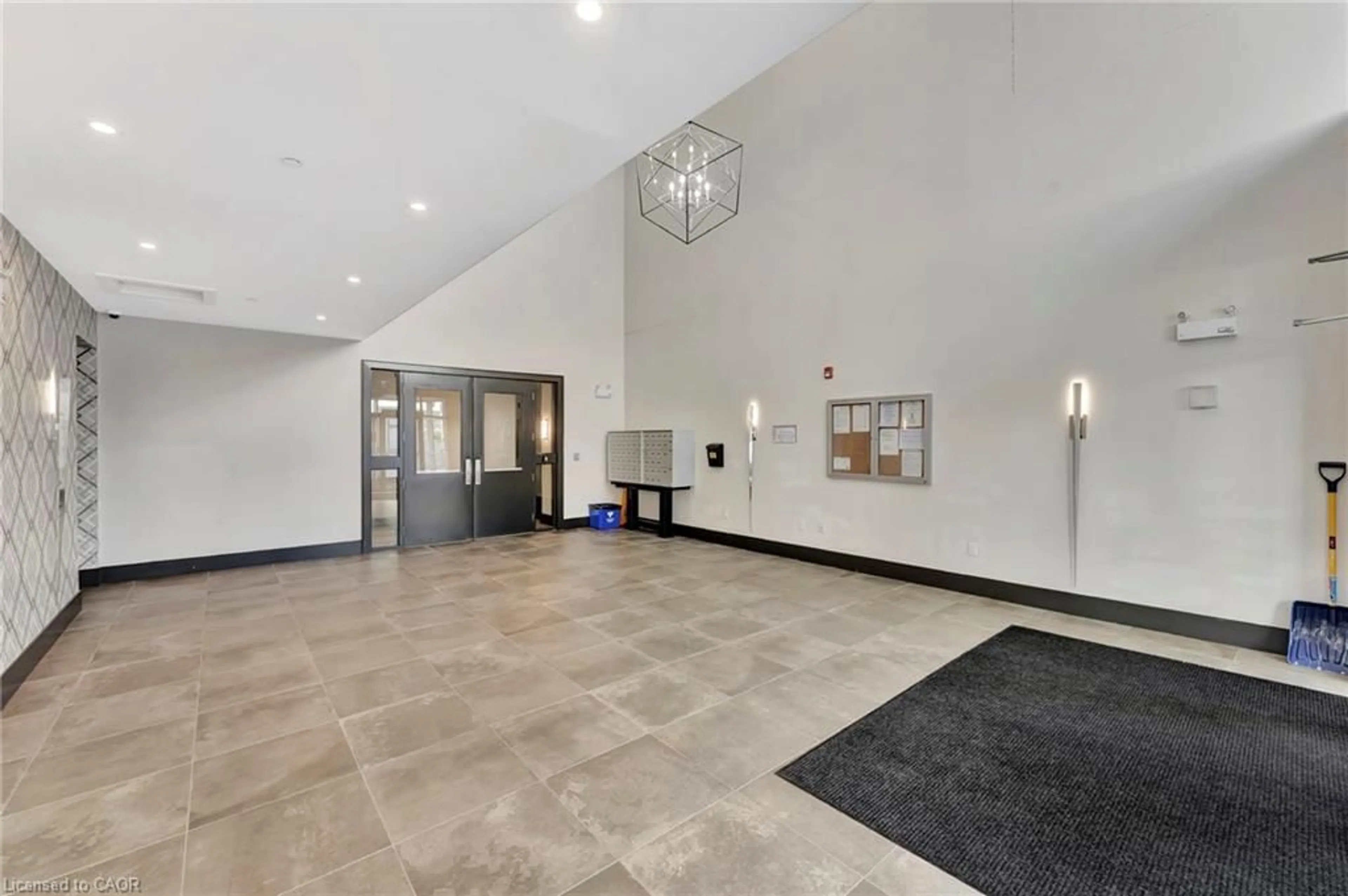 Indoor foyer for 85B Morrell St #117, Brantford Ontario N3T 4J6
