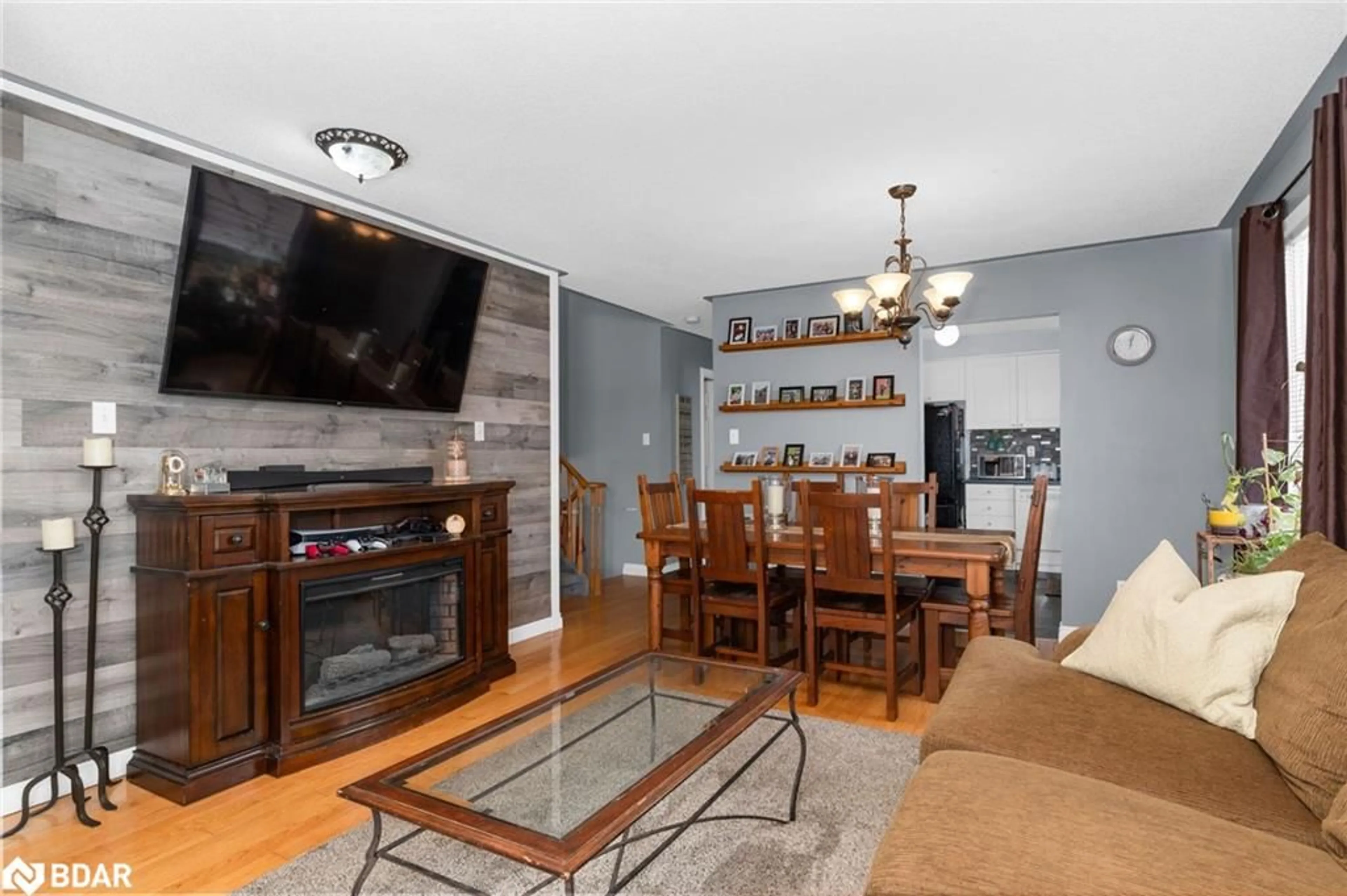 Living room with furniture, wood/laminate floor for 13 Kate Aitken Cres, New Tecumseth Ontario L0G 1A0