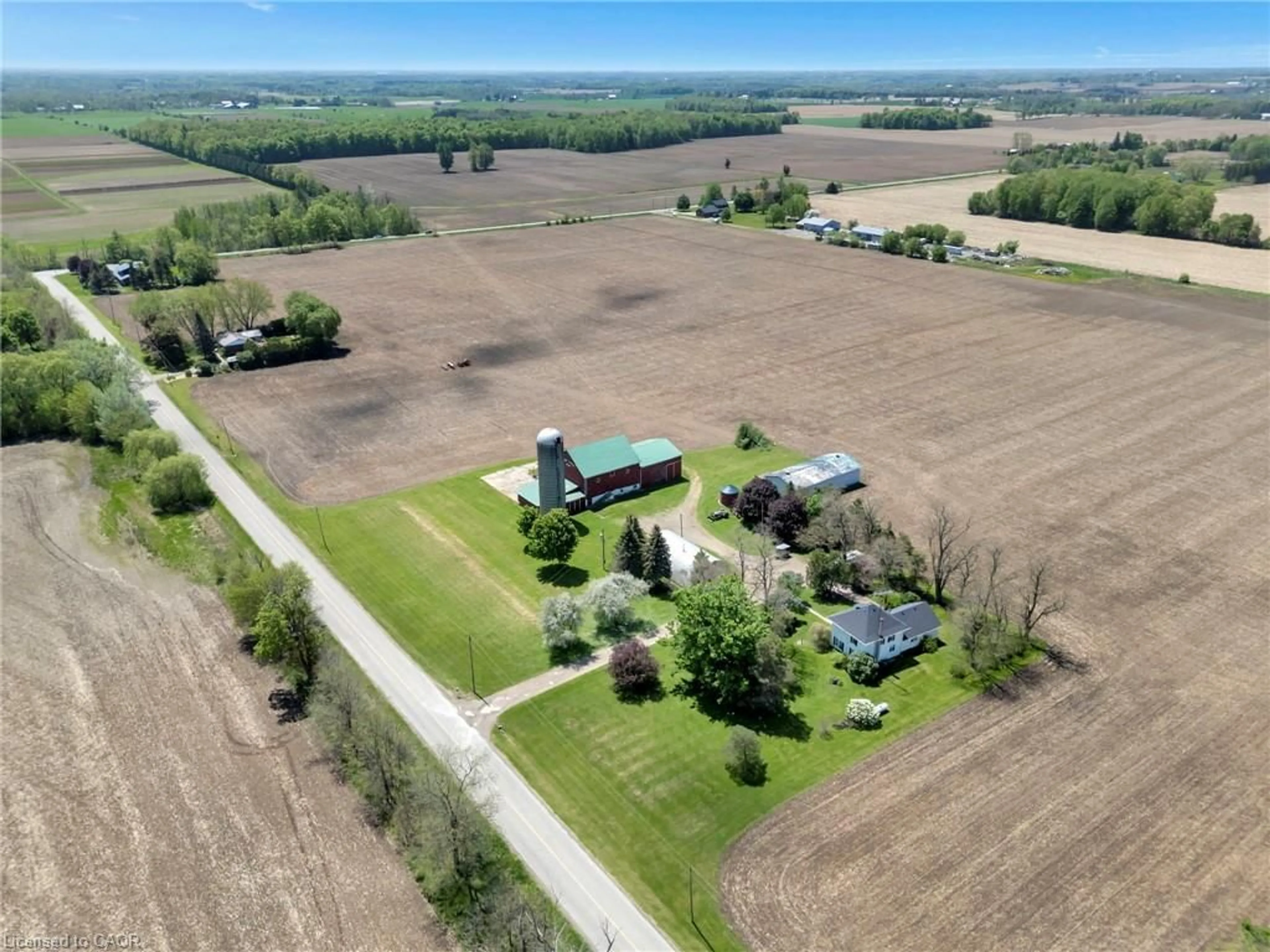 A pic from outside/outdoor area/front of a property/back of a property/a pic from drone, building for 689 Sheffield Rd, Troy Ontario L0R 1B0