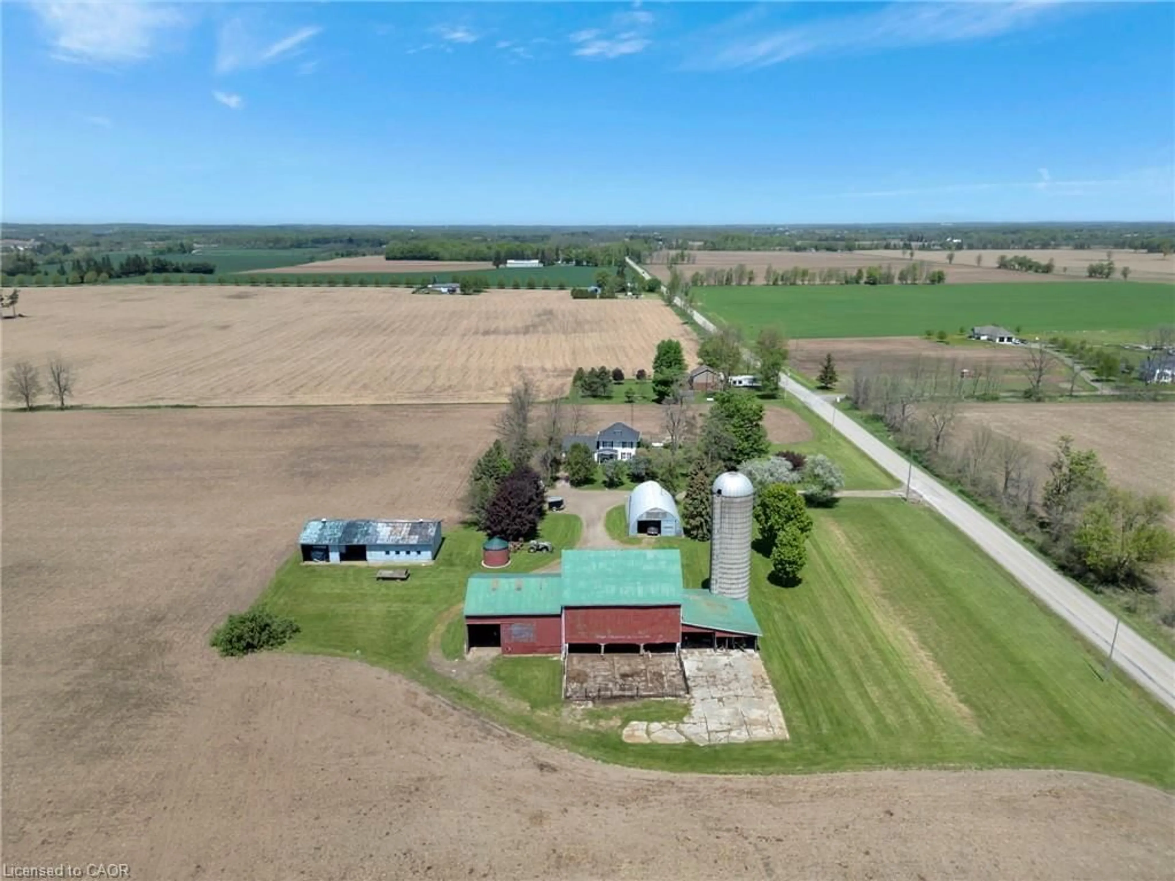 A pic from outside/outdoor area/front of a property/back of a property/a pic from drone, building for 689 Sheffield Rd, Troy Ontario L0R 1B0