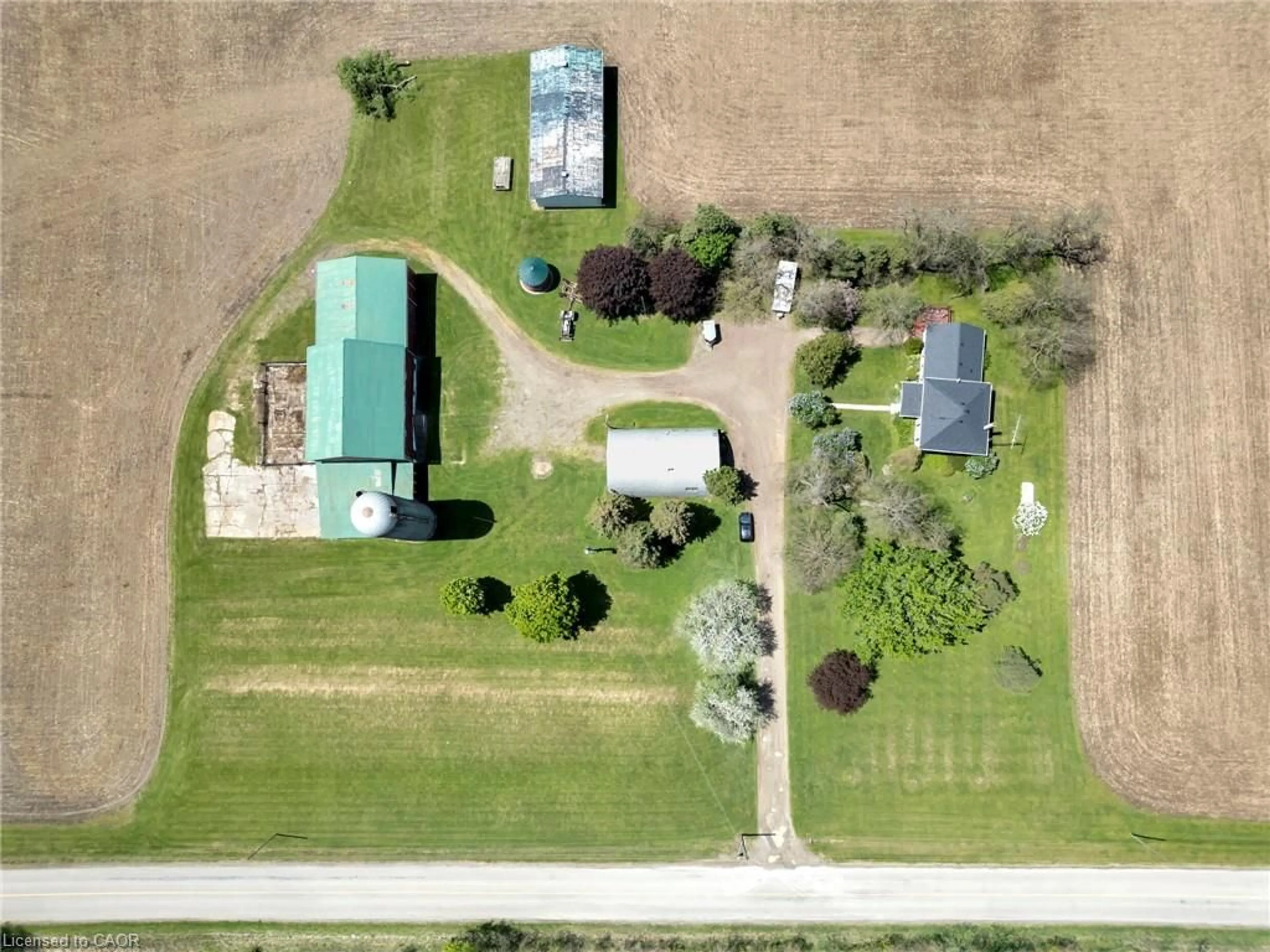 A pic from outside/outdoor area/front of a property/back of a property/a pic from drone, building for 689 Sheffield Rd, Troy Ontario L0R 1B0