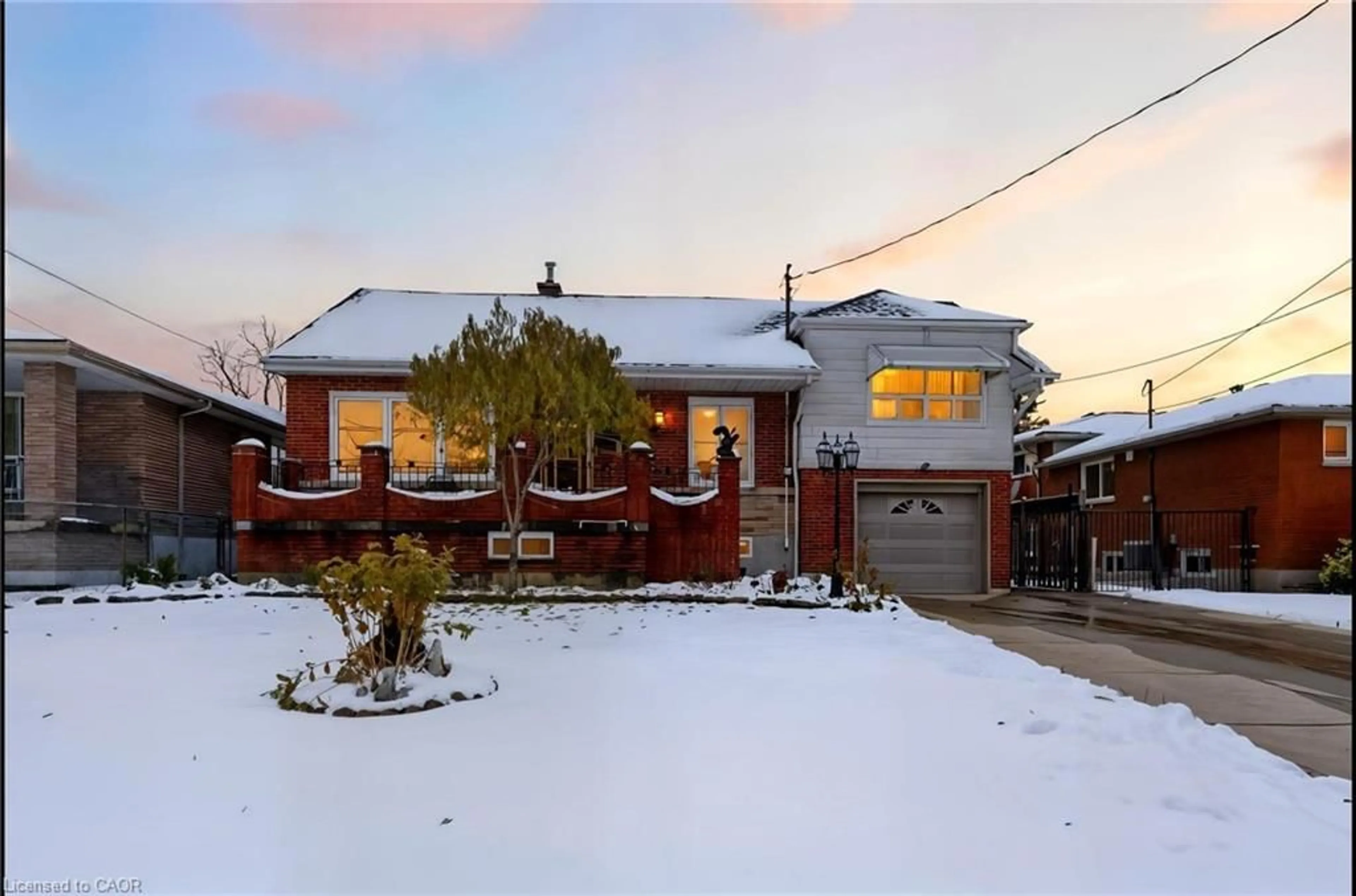 A pic from outside/outdoor area/front of a property/back of a property/a pic from drone, street for 314 Hawkridge Ave, Hamilton Ontario L9C 3L2