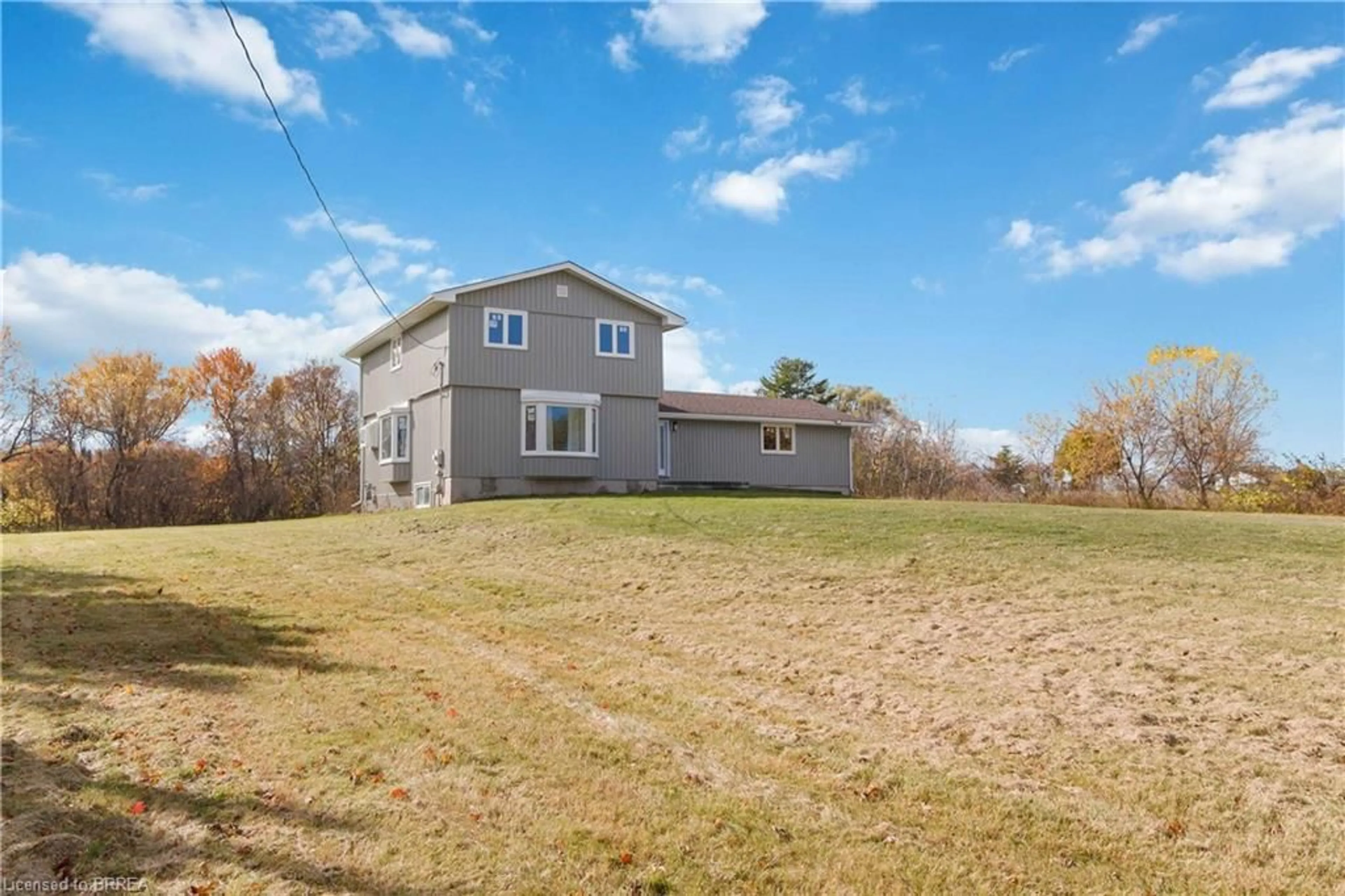 A pic from outside/outdoor area/front of a property/back of a property/a pic from drone, unknown for 8 War Rd, Brantford Ontario N3T 5L6