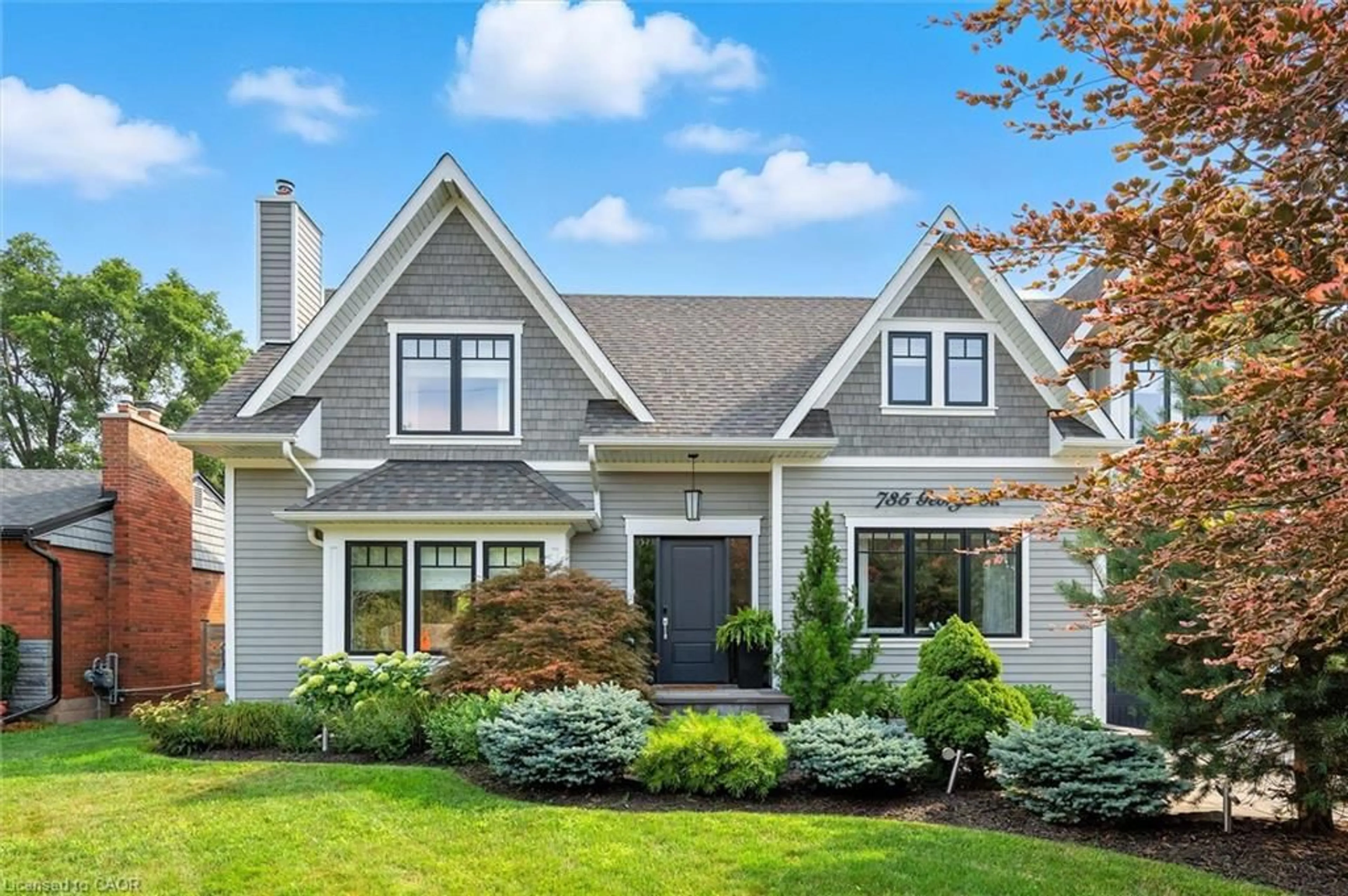 Home with vinyl exterior material, street for 735 George St, Burlington Ontario L7R 2V8