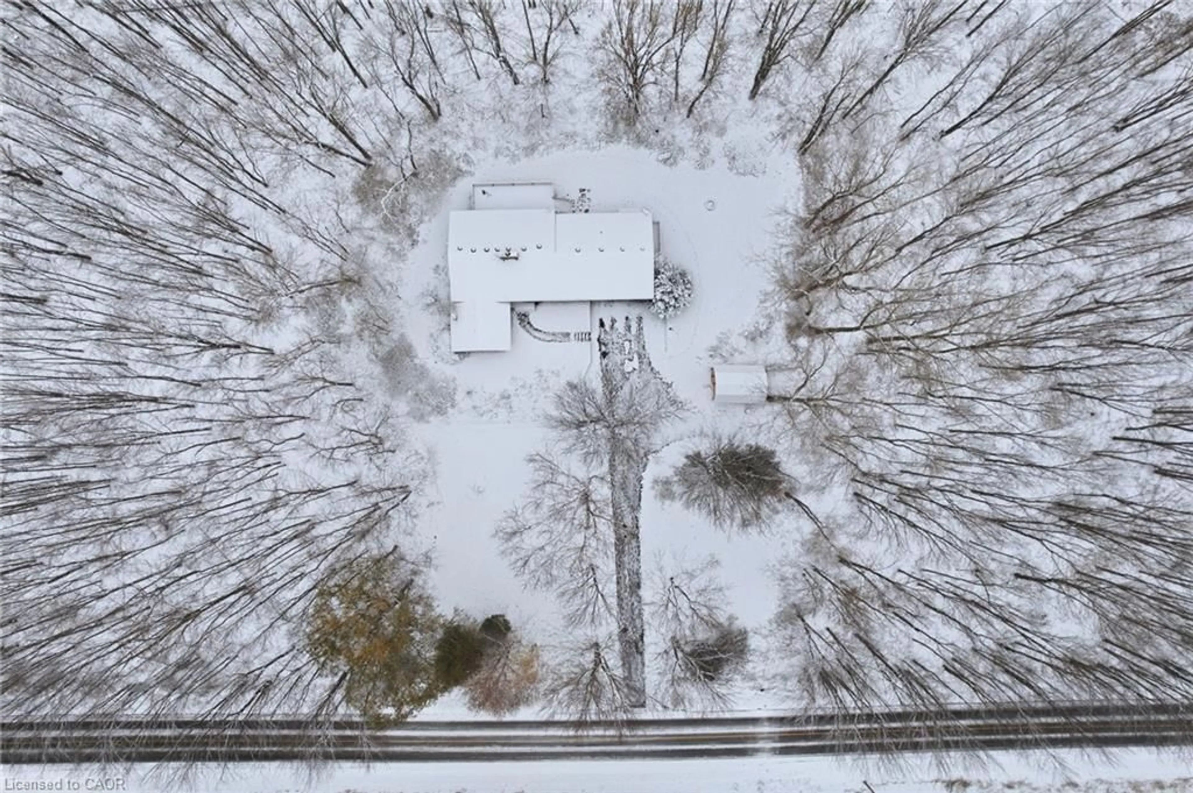 A pic from outside/outdoor area/front of a property/back of a property/a pic from drone, street for 563 6th Concession Rd, Millgrove Ontario L8B 1N2