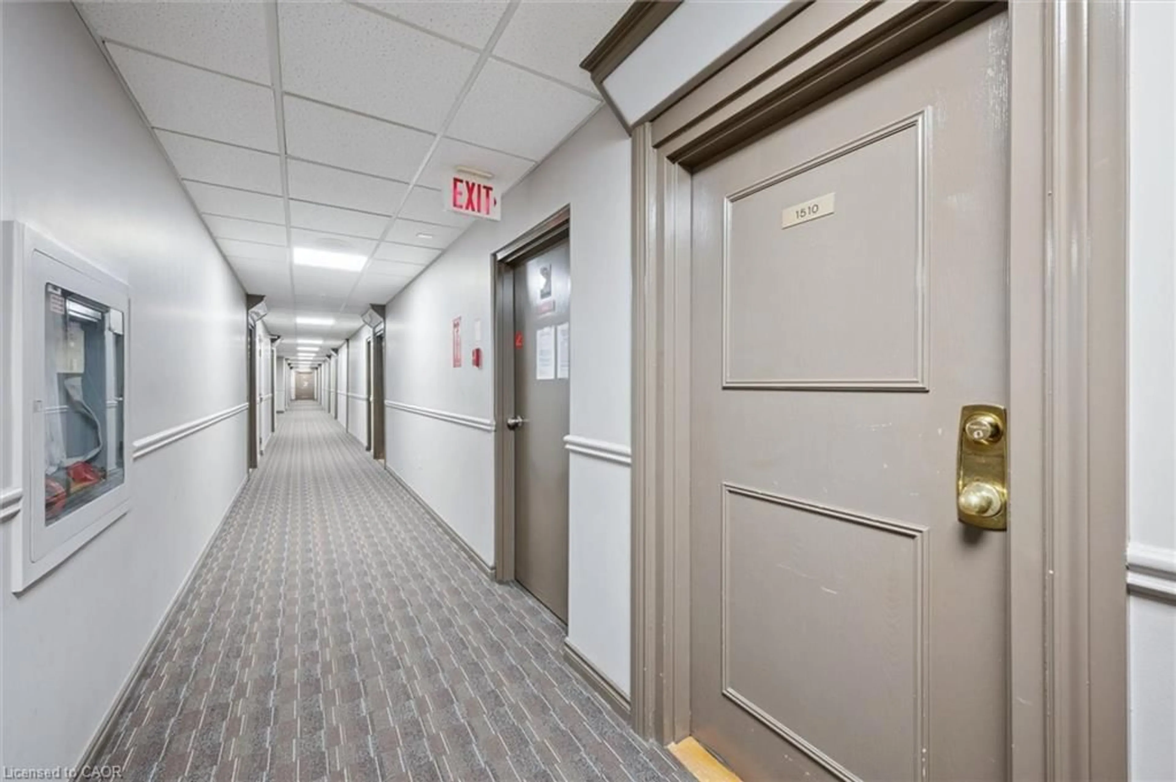 Indoor foyer for 35 Green Valley Dr #1510, Kitchener Ontario N2P 2A5