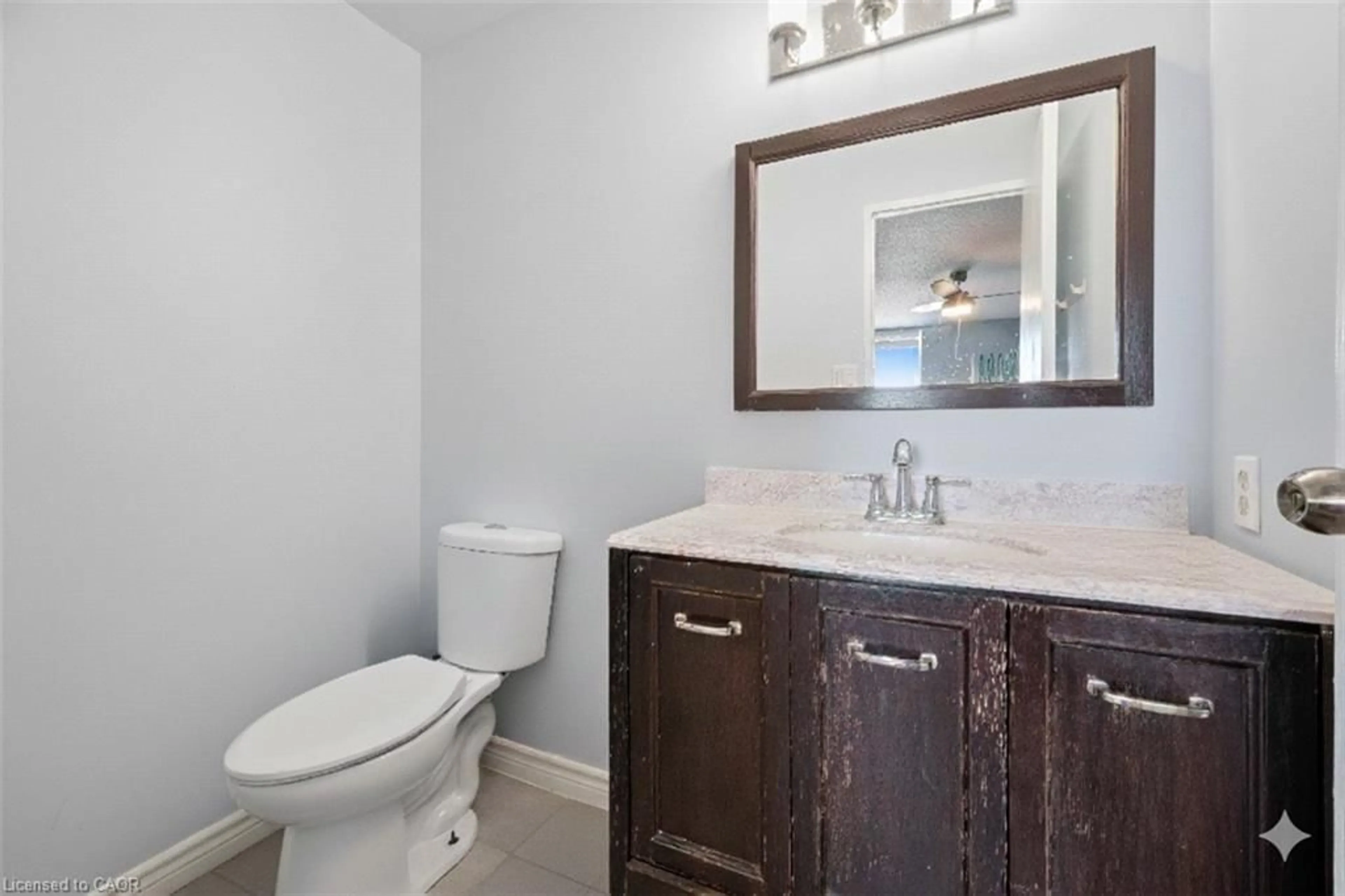 Standard bathroom, ceramic/tile floor for 35 Green Valley Dr #1510, Kitchener Ontario N2P 2A5
