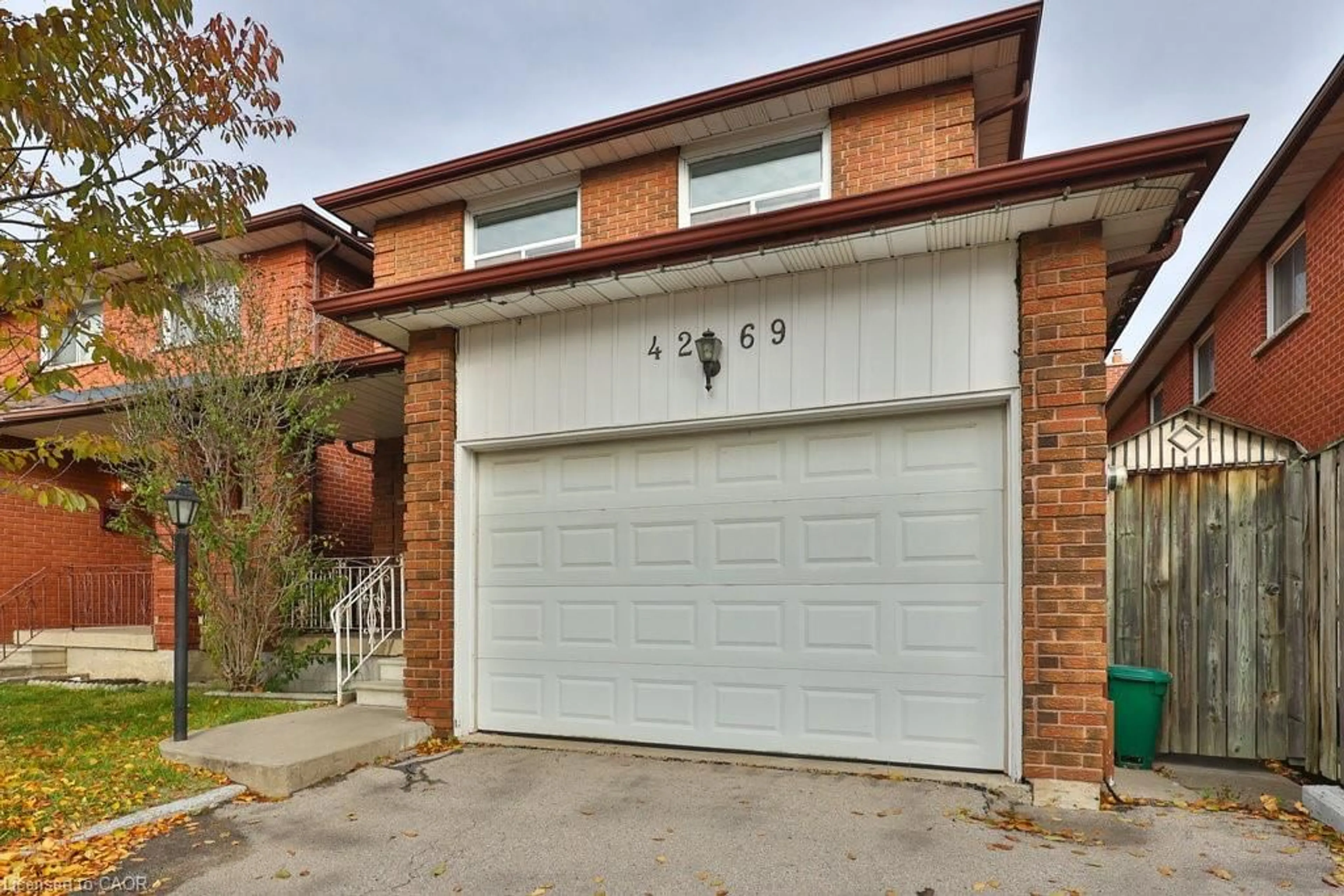 Home with brick exterior material, street for 4269 Poltava Cres, Mississauga Ontario L4W 3B9