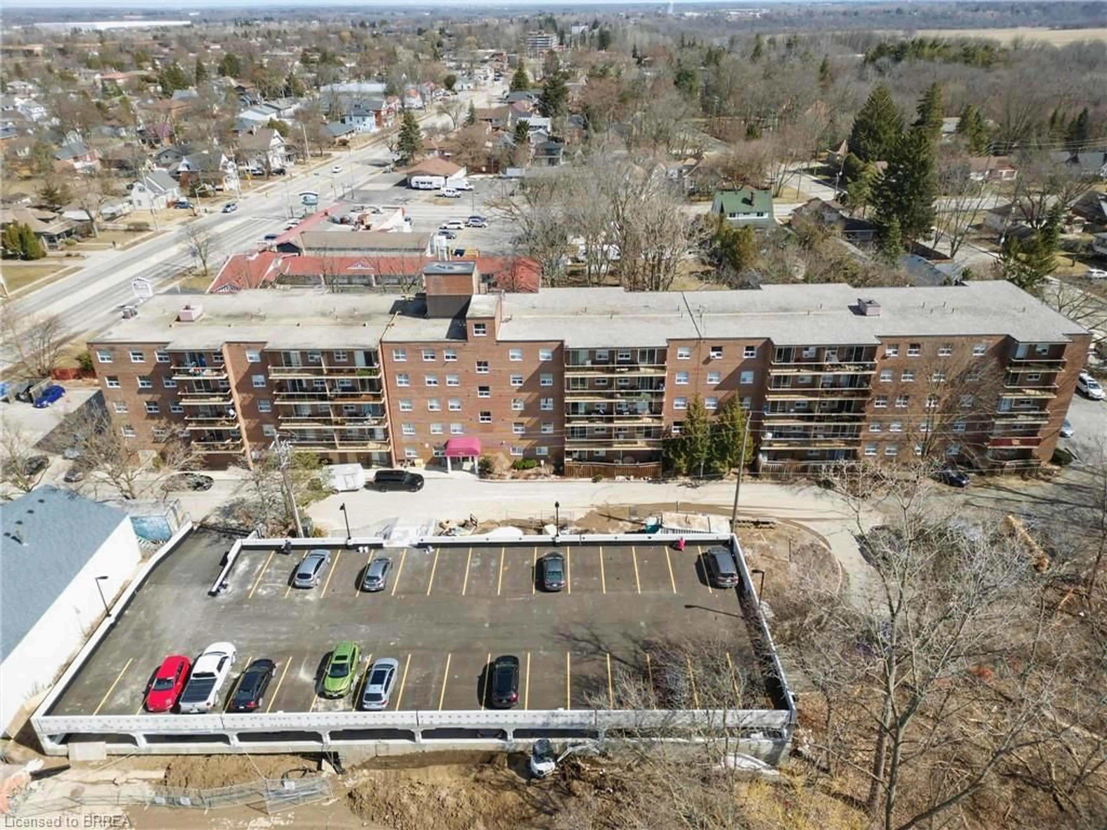 A pic from outside/outdoor area/front of a property/back of a property/a pic from drone, unknown for 793 Colborne St #401, Brantford Ontario N3S 7J3
