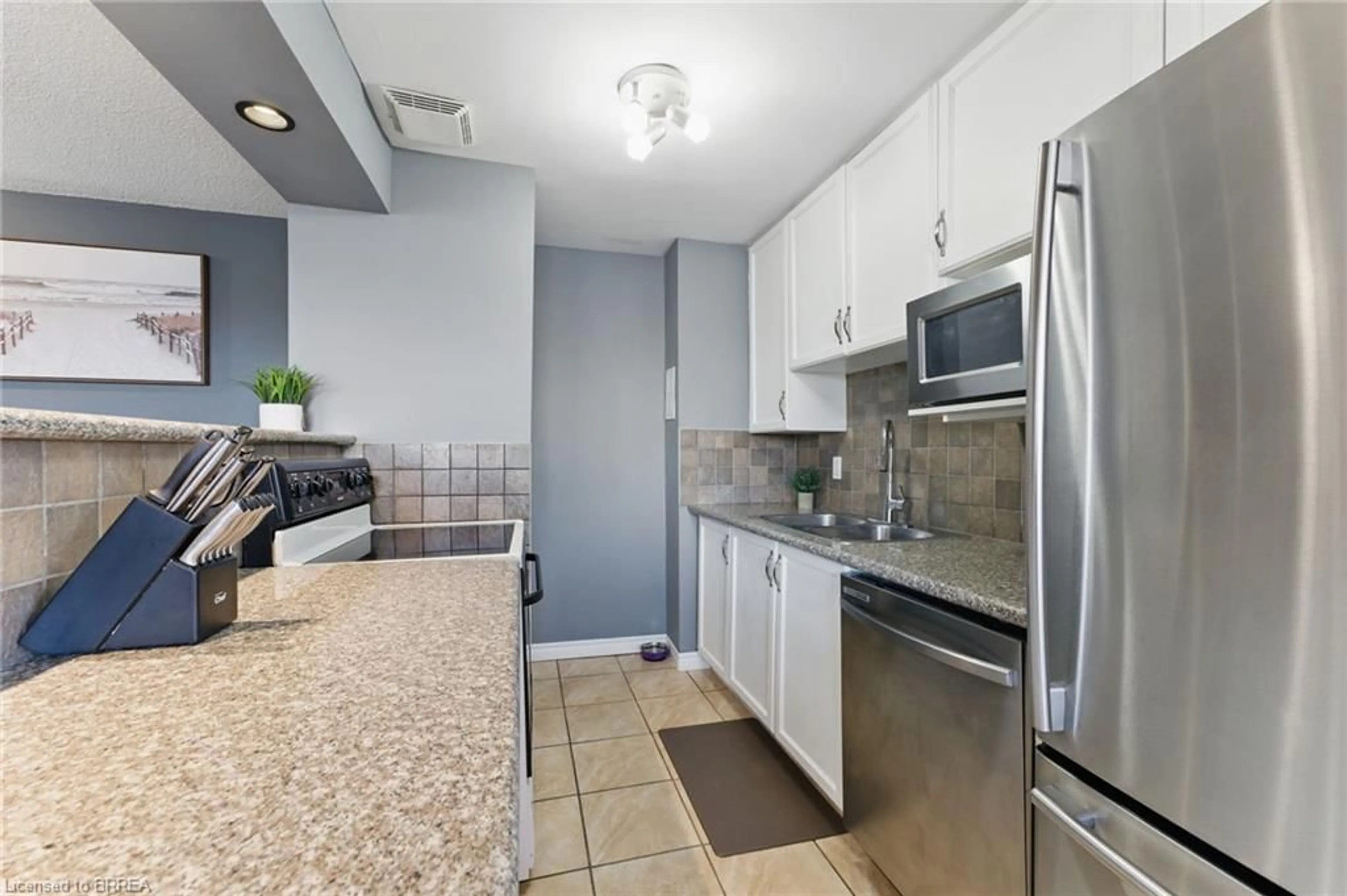 Standard kitchen, ceramic/tile floor for 793 Colborne St #401, Brantford Ontario N3S 7J3