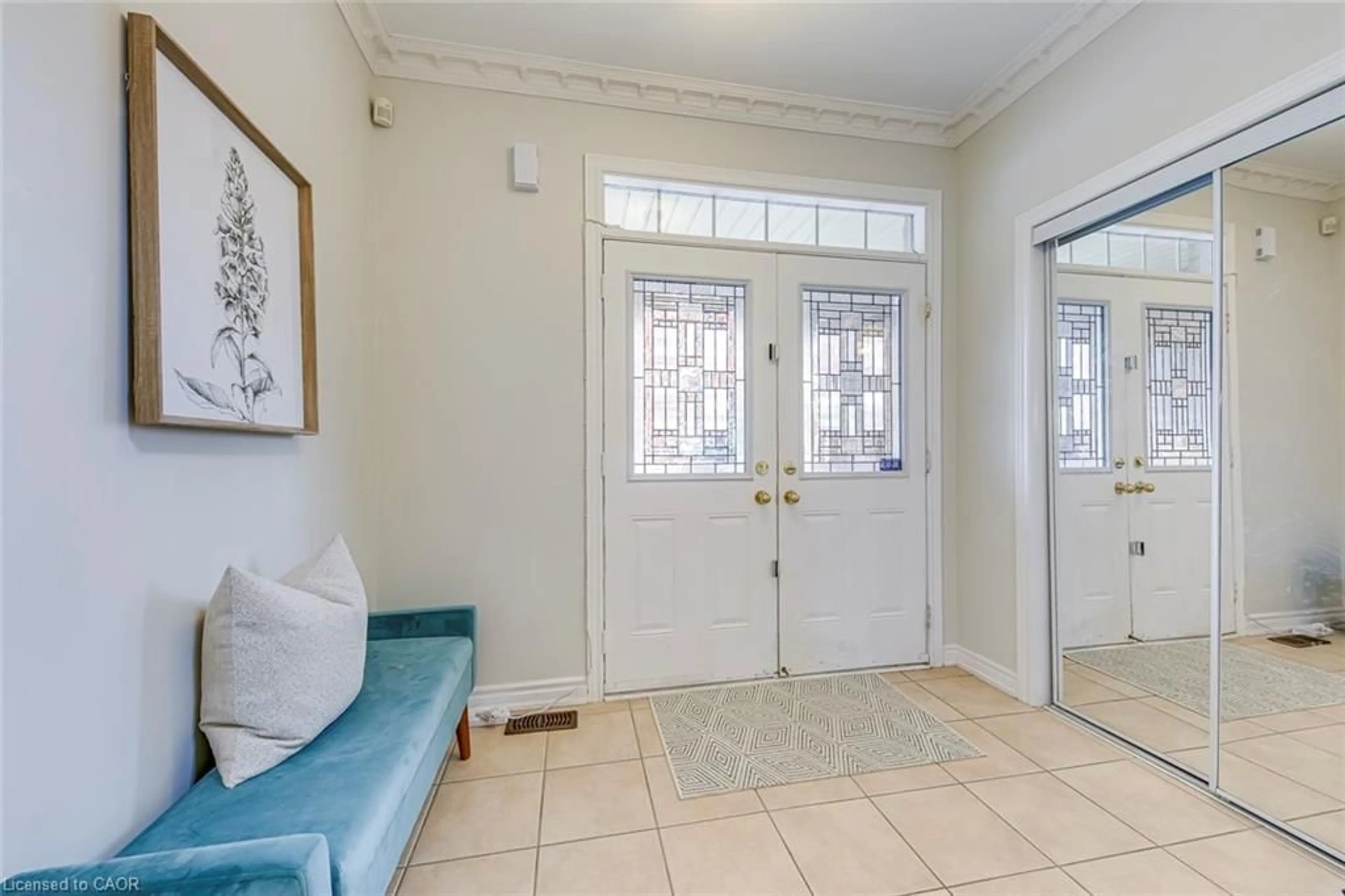 Indoor entryway for 470 Peter Rupert Ave, Maple Ontario L6A 0M6