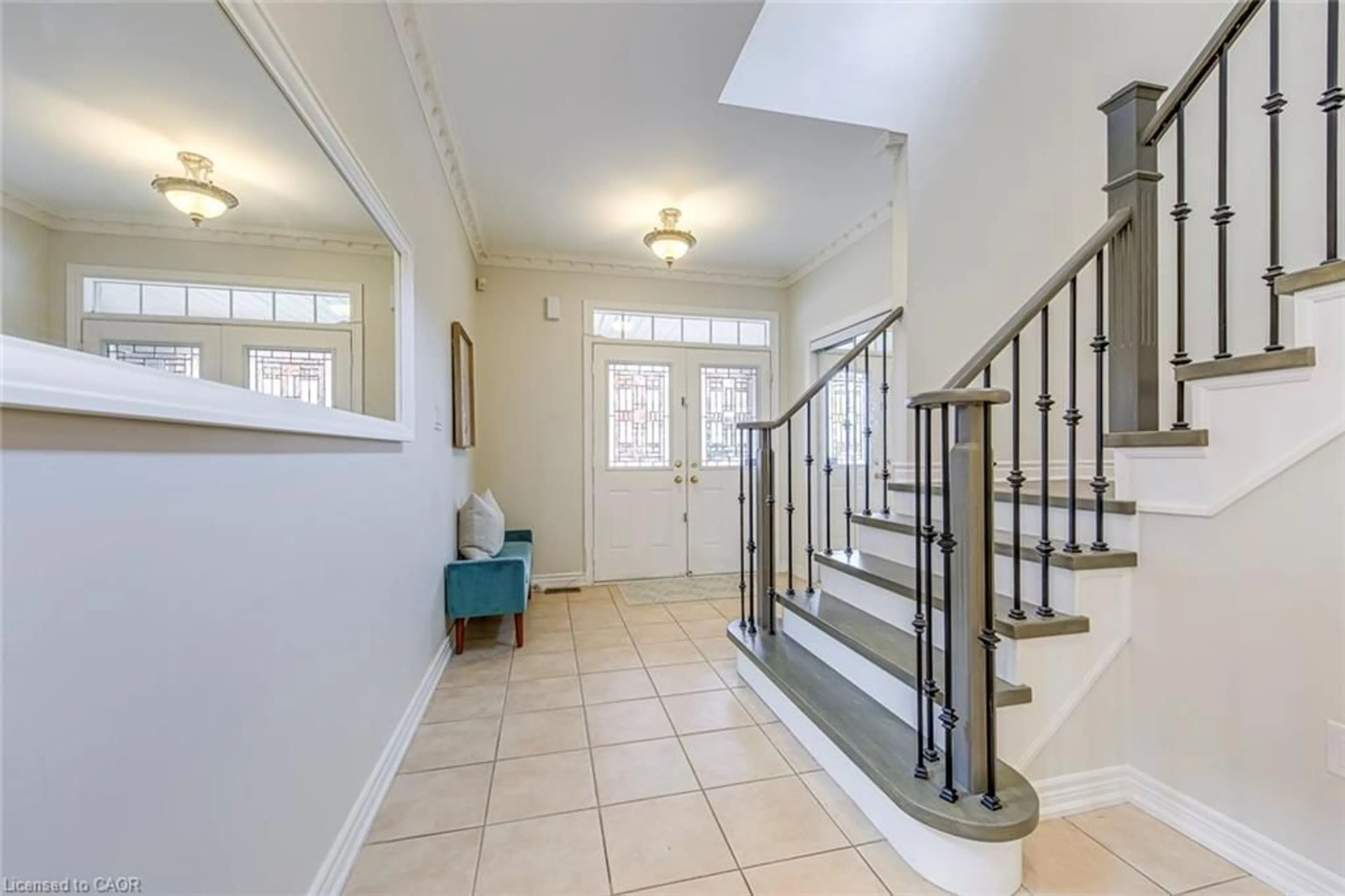 Indoor foyer for 470 Peter Rupert Ave, Maple Ontario L6A 0M6
