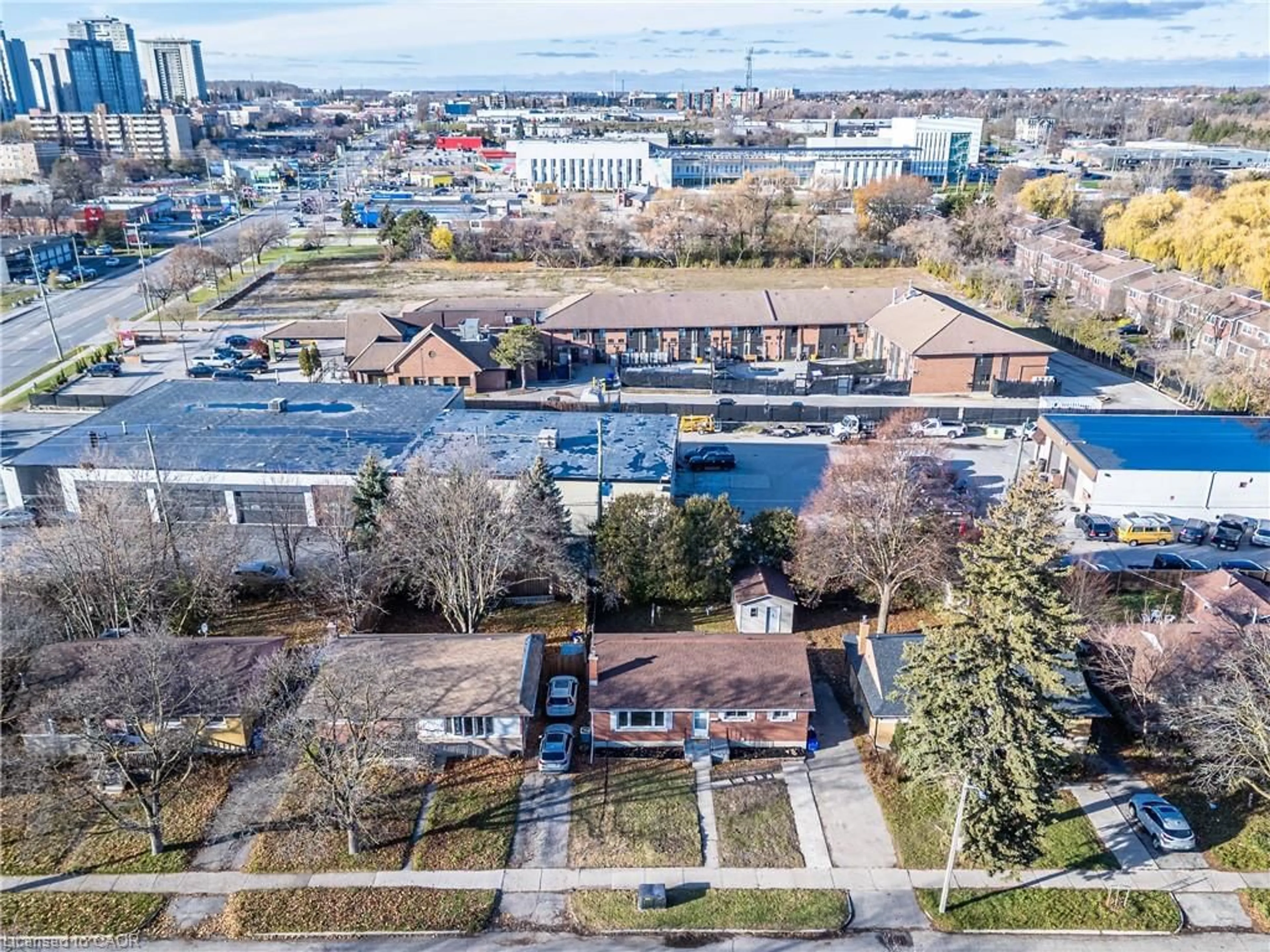 A pic from outside/outdoor area/front of a property/back of a property/a pic from drone, city buildings view from balcony for 120 Marshall St, Waterloo Ontario N2J 2T7