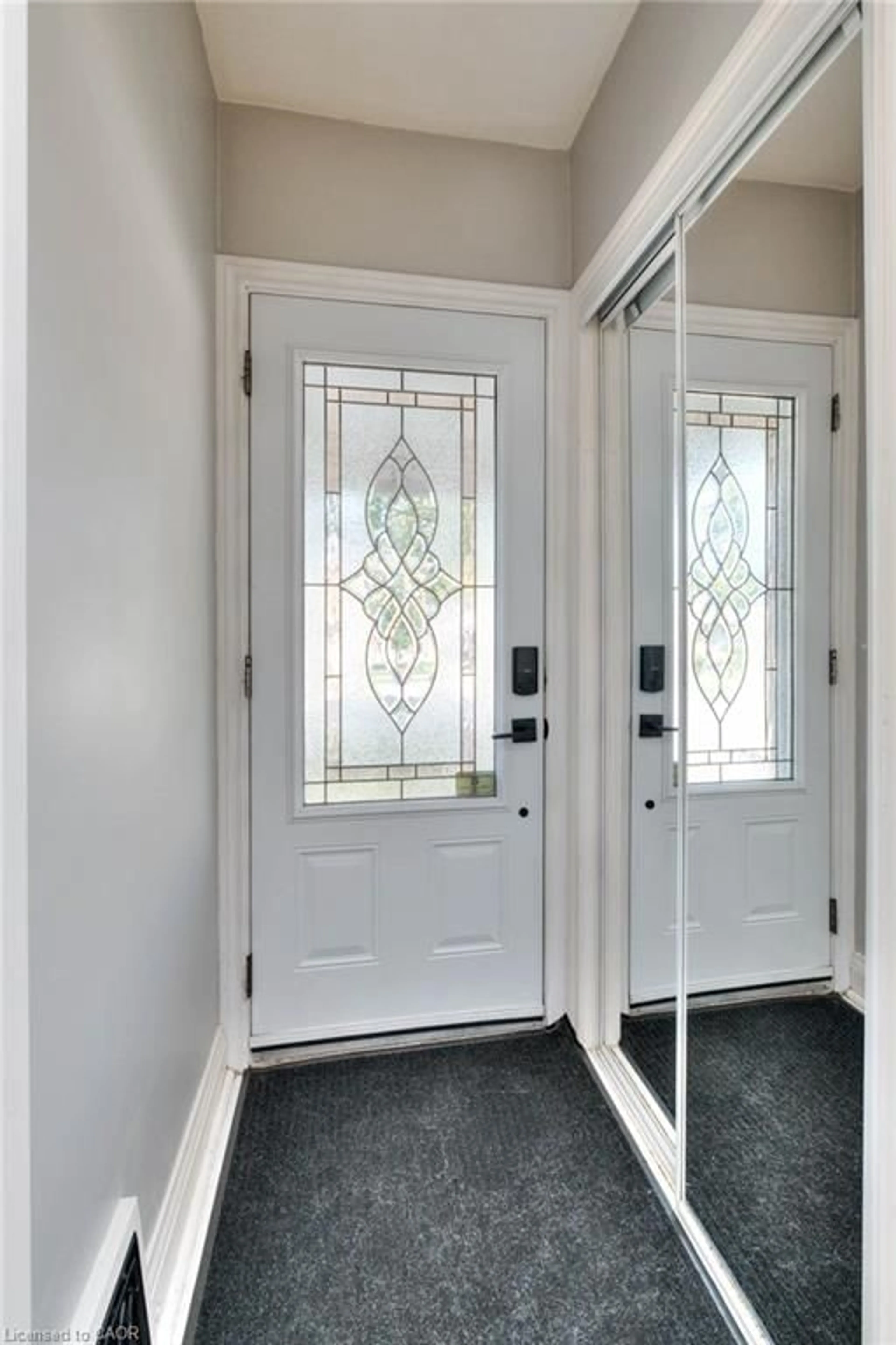 Indoor entryway for 577 Stirling Ave, Kitchener Ontario N2M 3J5