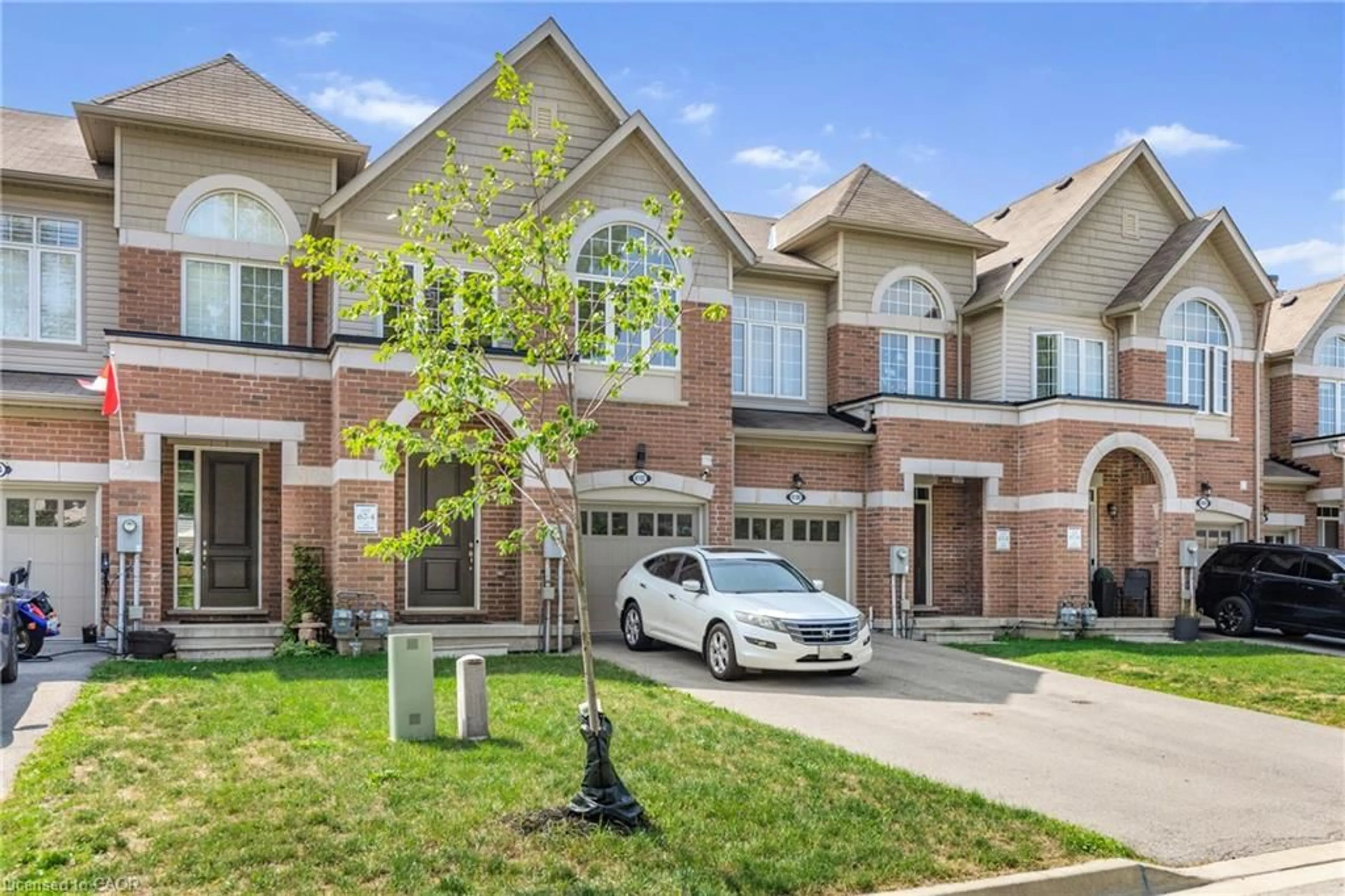 Home with brick exterior material, street for 4102 Fracchioni Dr, Beamsville Ontario L0R 1B4