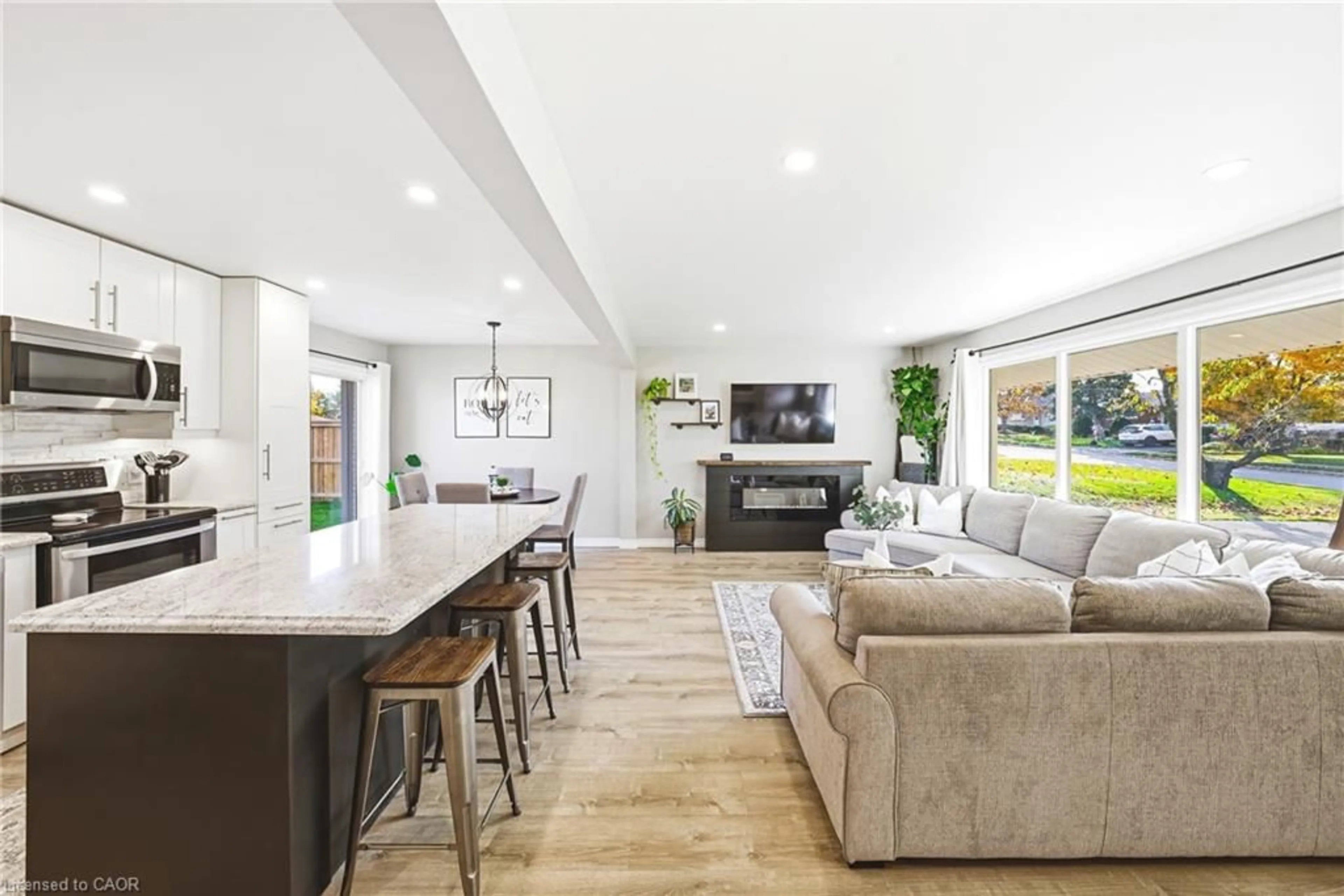 Open concept kitchen, unknown for 4117 Hixon St, Beamsville Ontario L0R 1B7