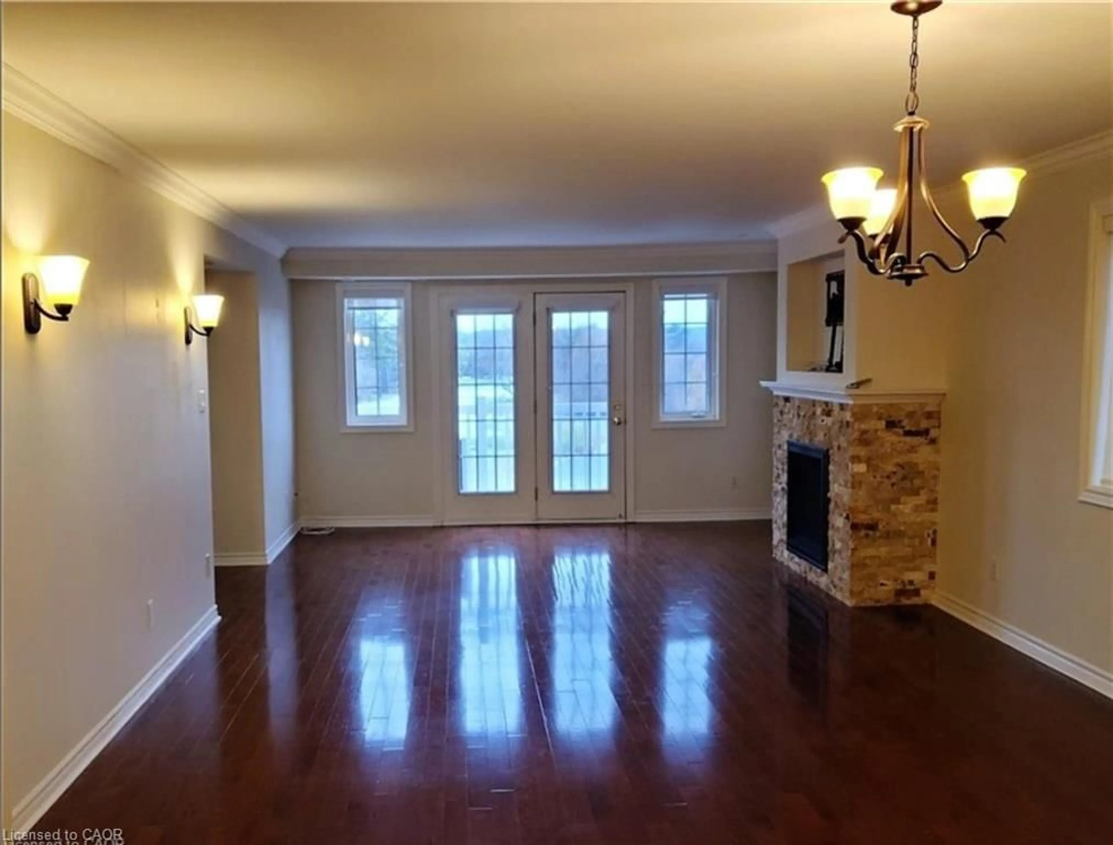 A pic of a room for 520 Silken Lauamnn Dr, Newmarket Ontario L3X 2S7