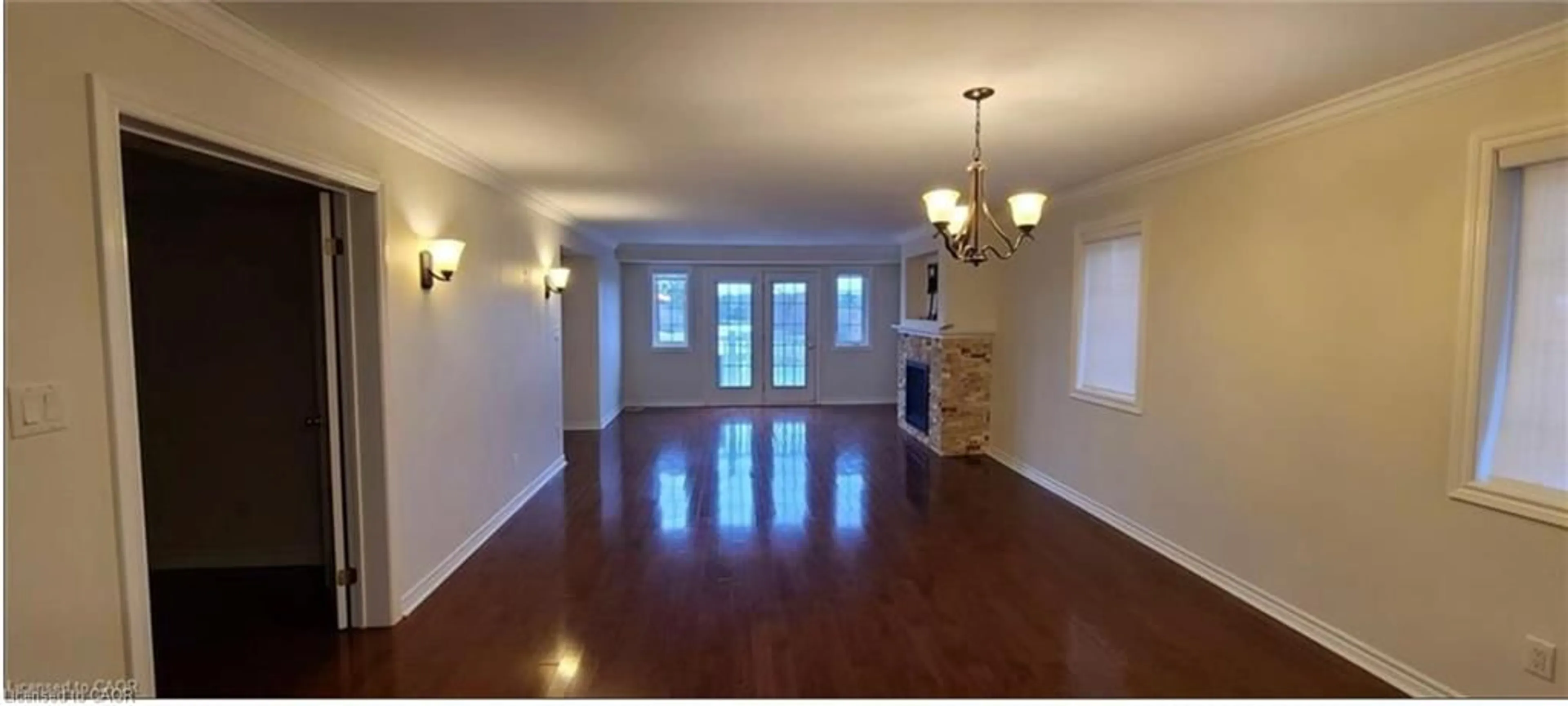 A pic of a room for 520 Silken Lauamnn Dr, Newmarket Ontario L3X 2S7