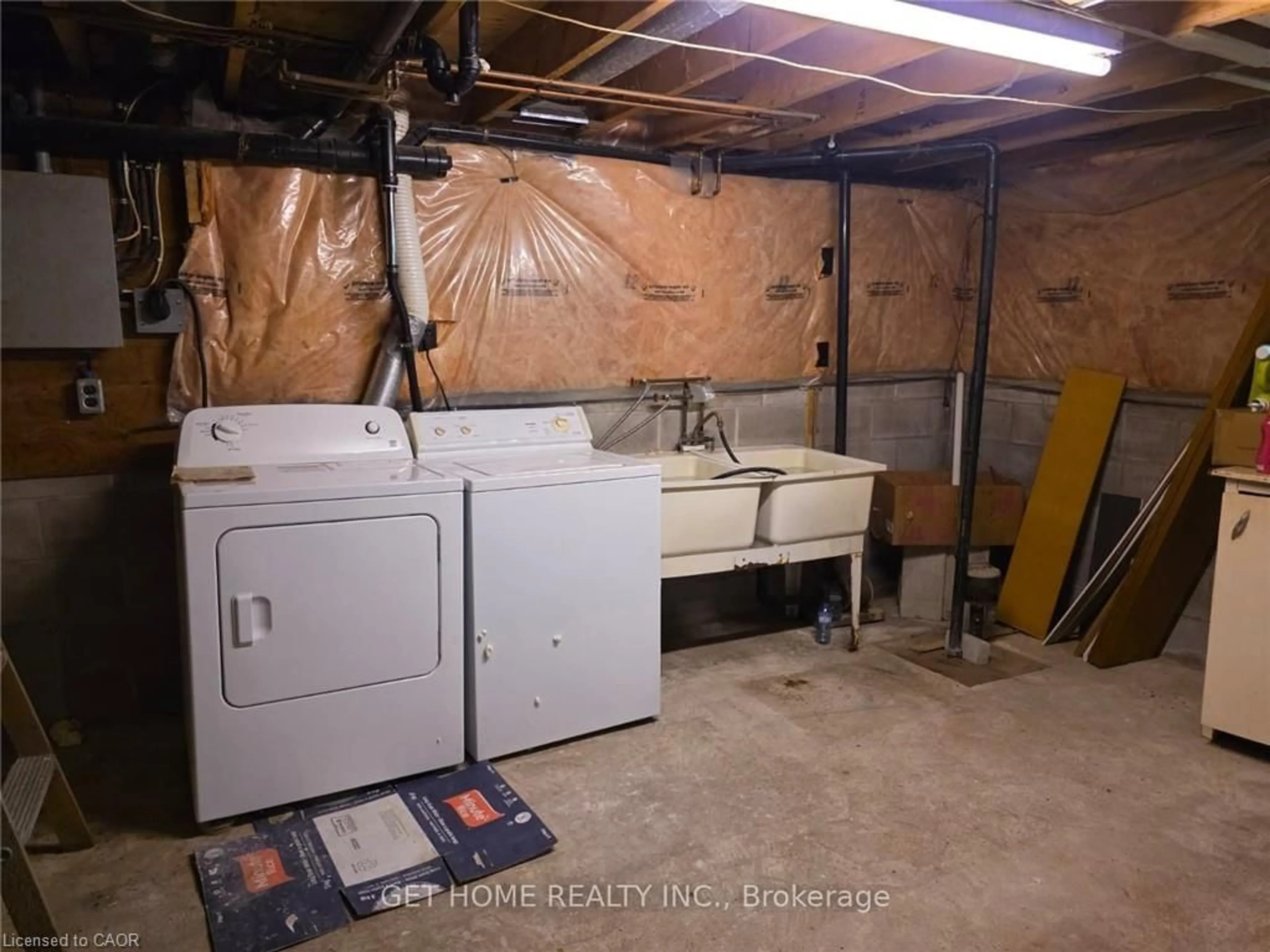 Laundry room for 30 Emilie St, Brantford Ontario N3S 1S4