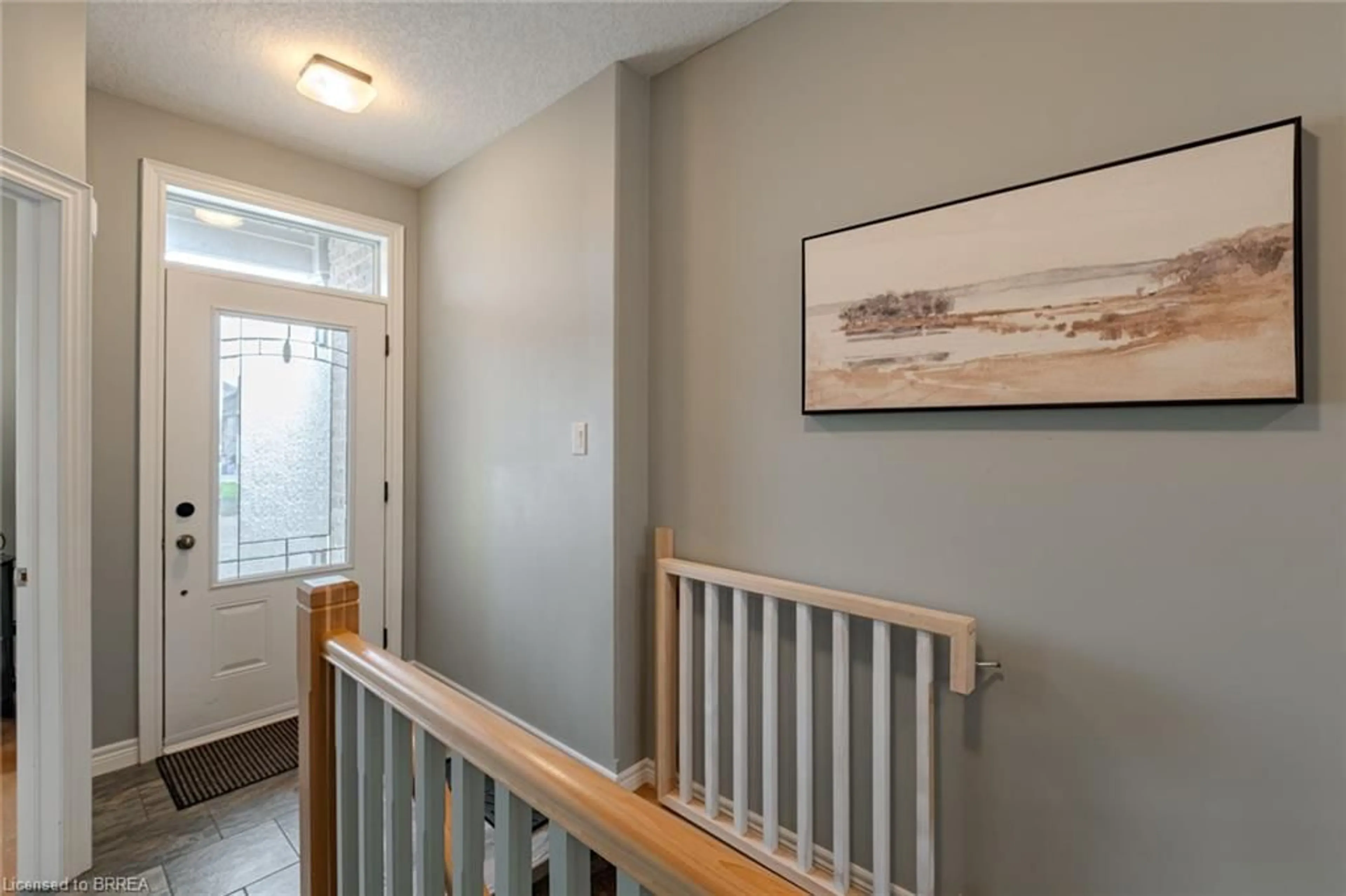 Indoor entryway for 244 Dundas St #19, Paris Ontario N3L 0B4