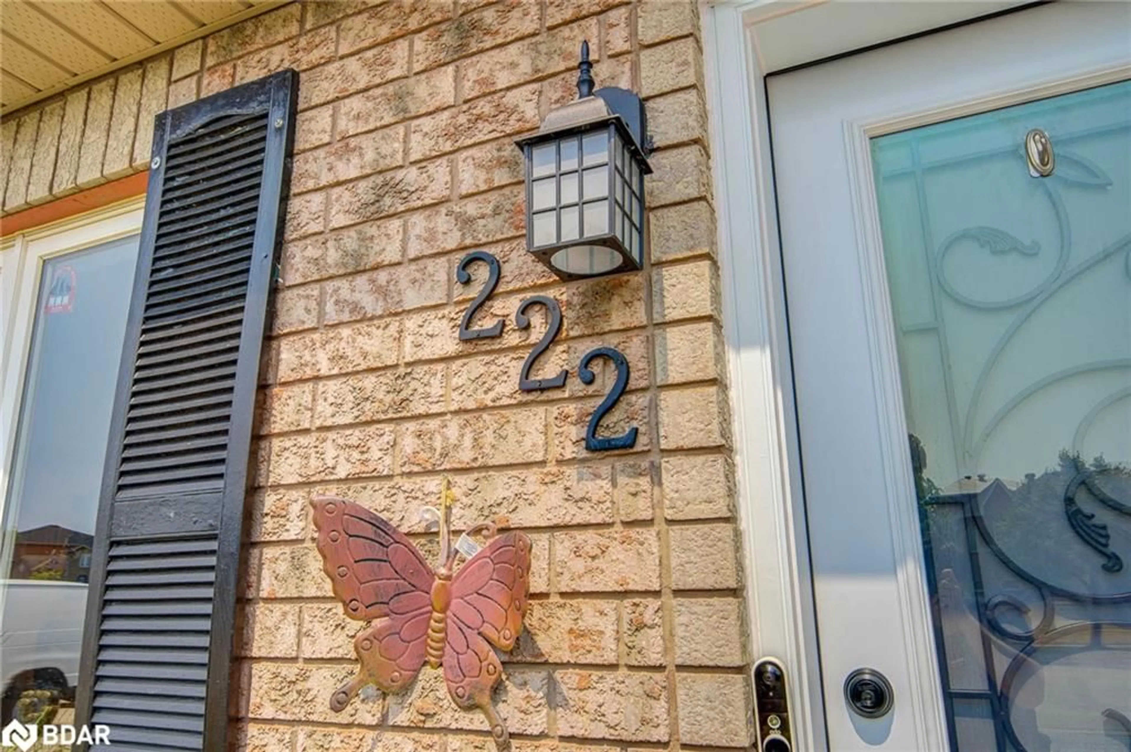 Indoor entryway for 222 Country Lane, Barrie Ontario L4N 0W1