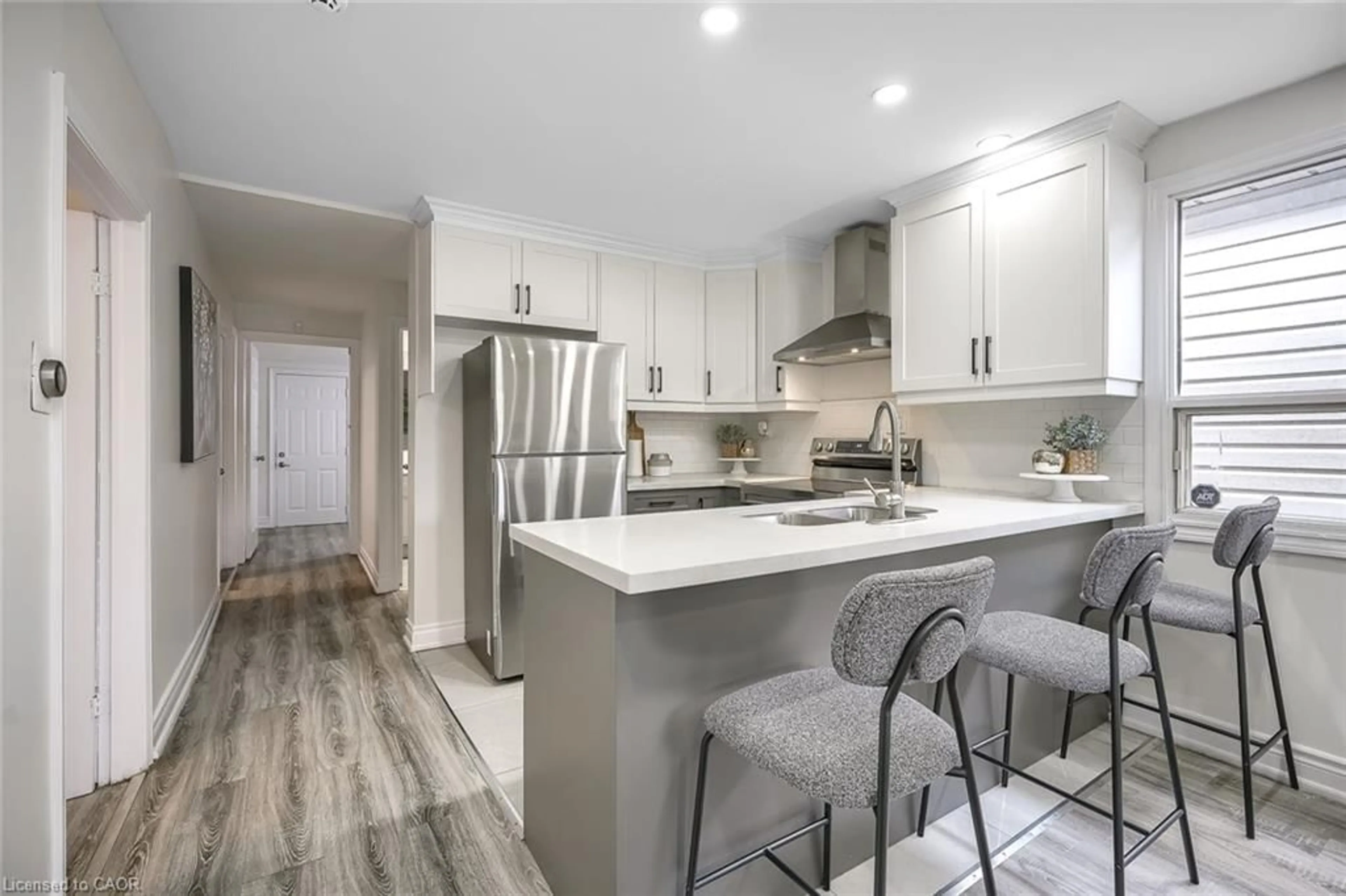 Open concept kitchen, ceramic/tile floor for 230 Mcanulty Blvd, Hamilton Ontario L8H 3J1