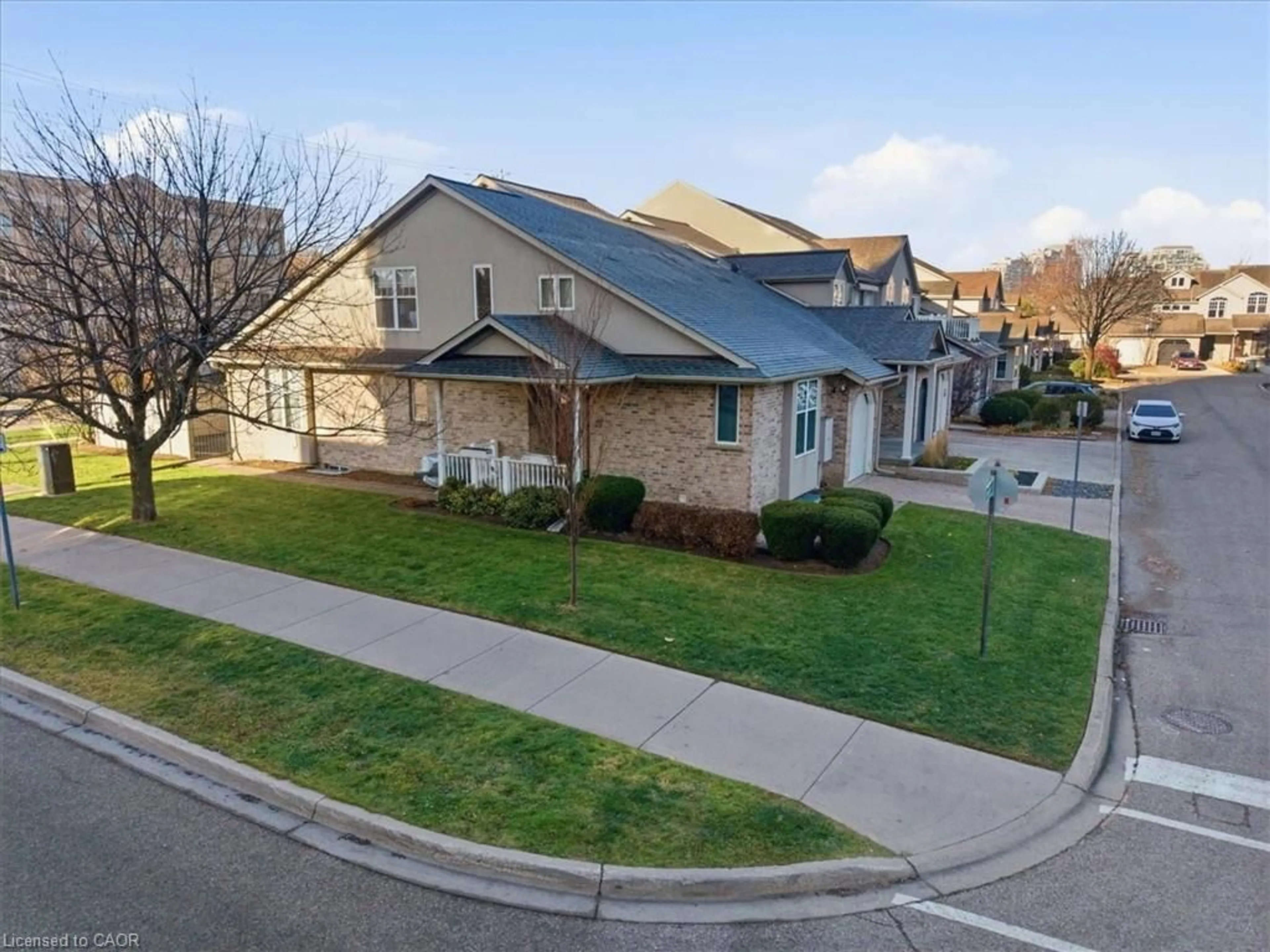 A pic from outside/outdoor area/front of a property/back of a property/a pic from drone, street for 78 Freemont St, Waterloo Ontario N2L 6L7