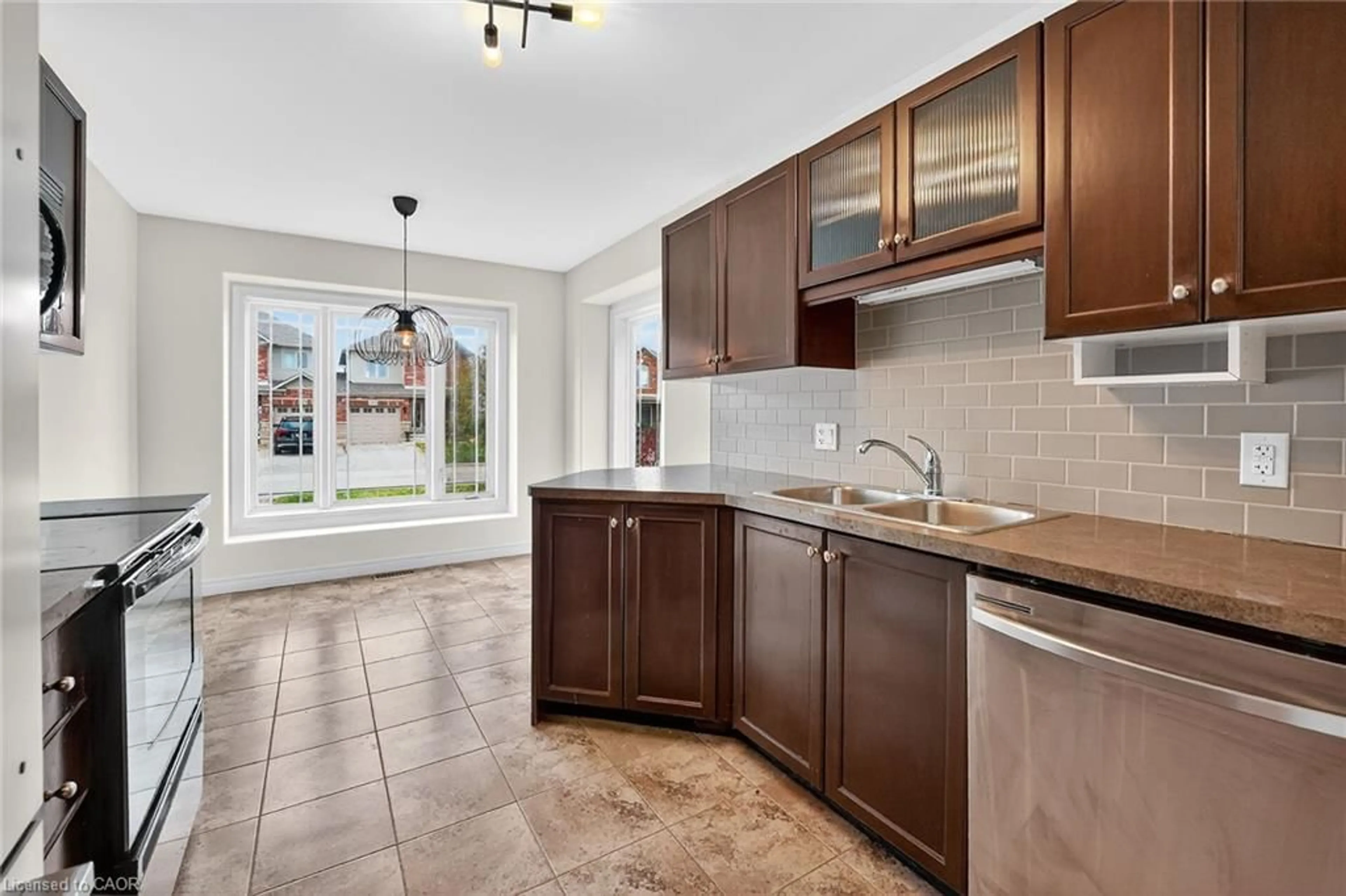 Open concept kitchen, ceramic/tile floor for 4471 Comfort Cres, Beamsville Ontario L3J 1M2