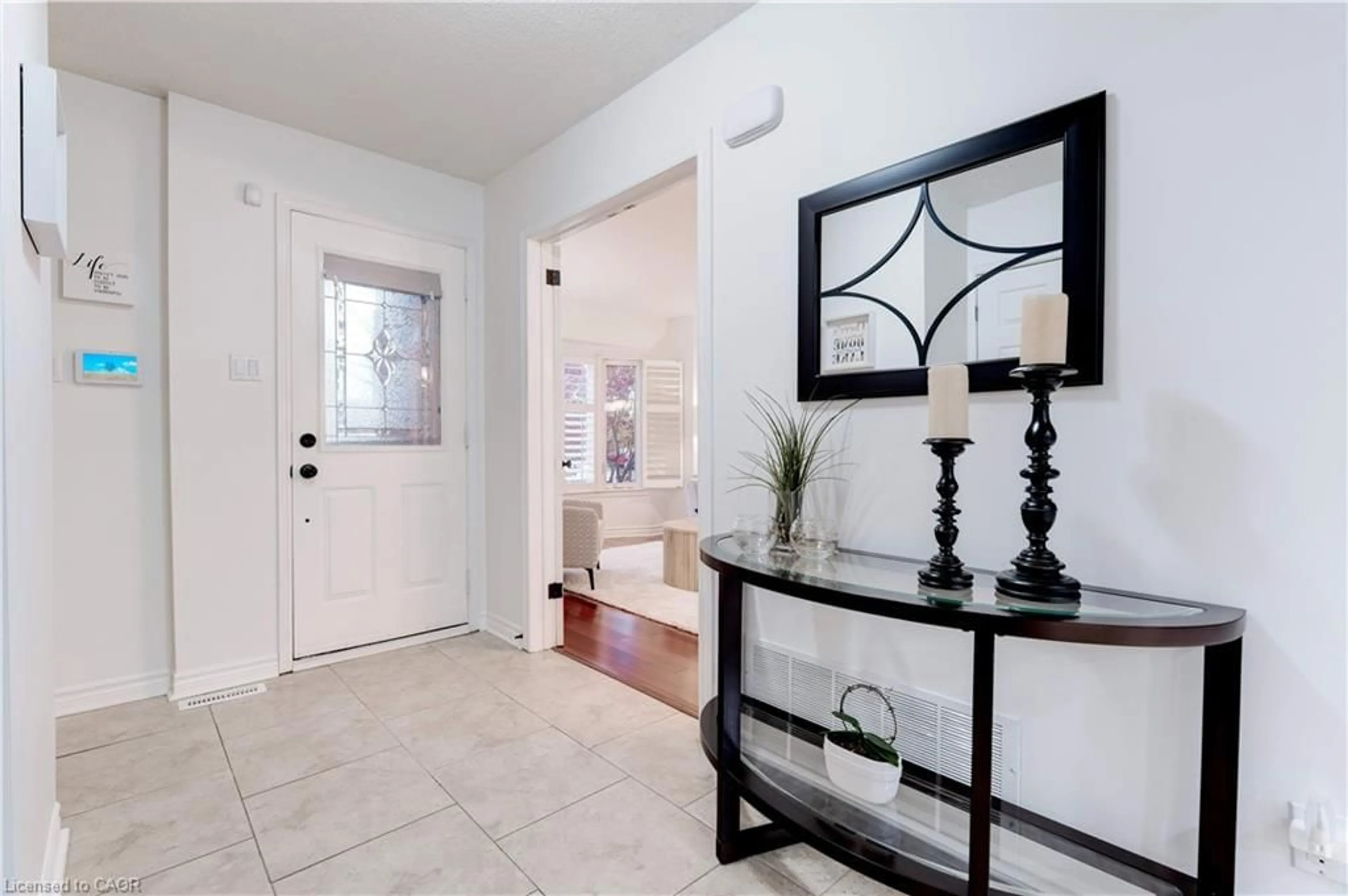 Indoor entryway for 2197 Donald Rd, Burlington Ontario L7M 3R8